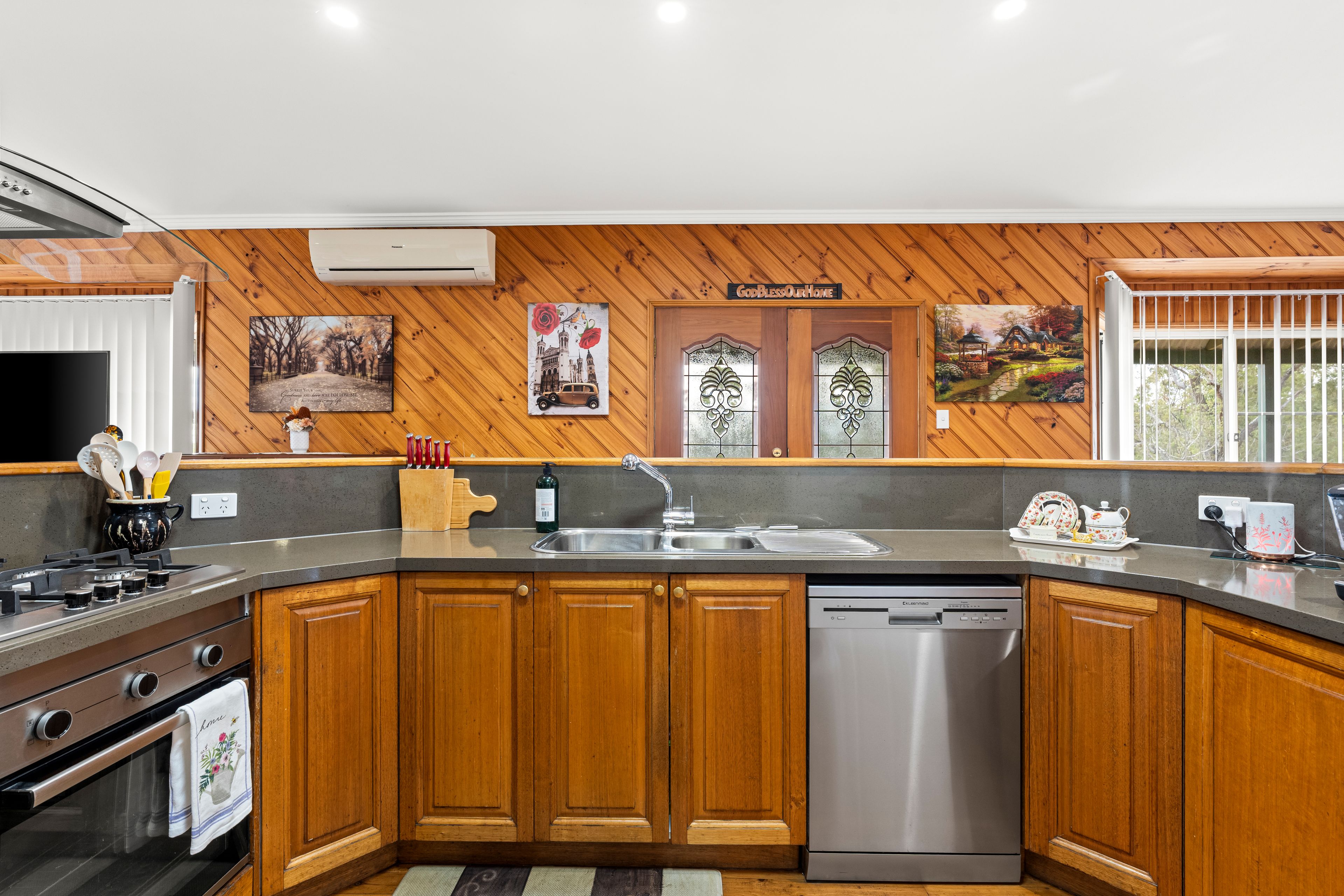 9371 New England Highway — photo 8 of 30