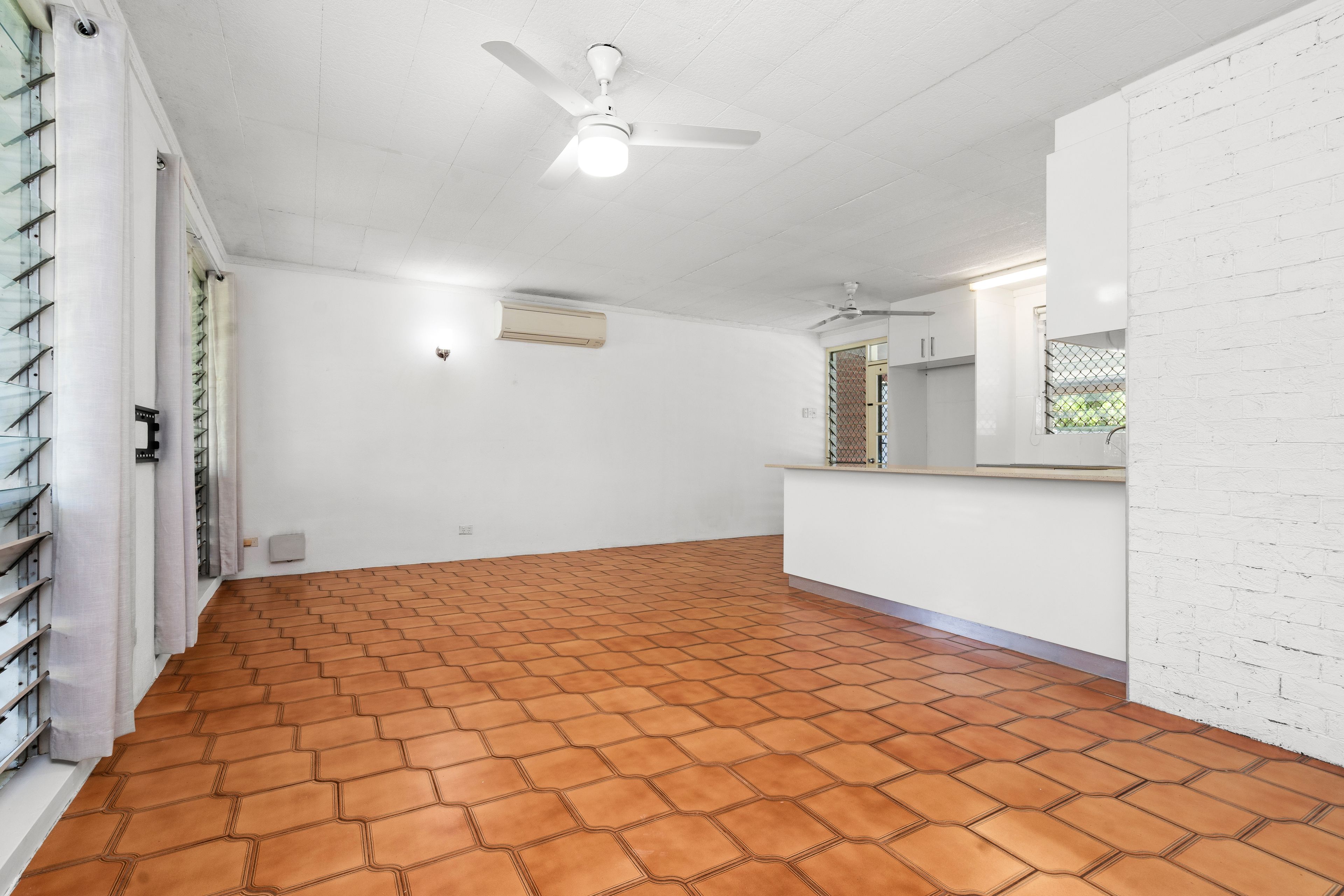 35 Carpentier Crescent — photo 5 of 13