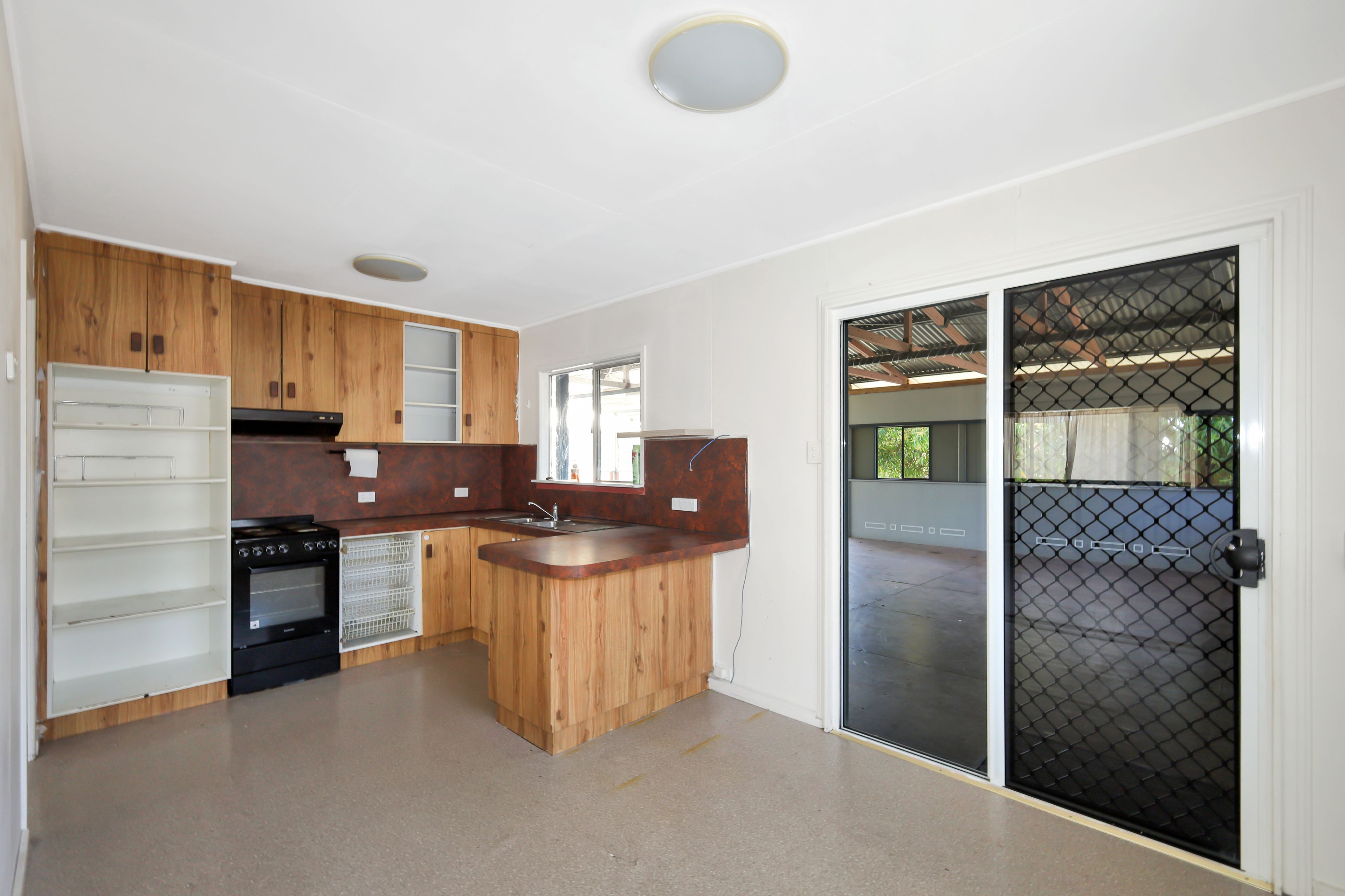 25 Brooks Road — photo 4 of 13