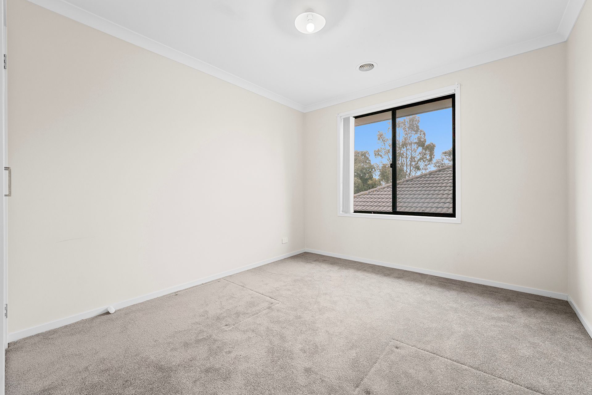 76 Mountainview Boulevard — photo 10 of 14