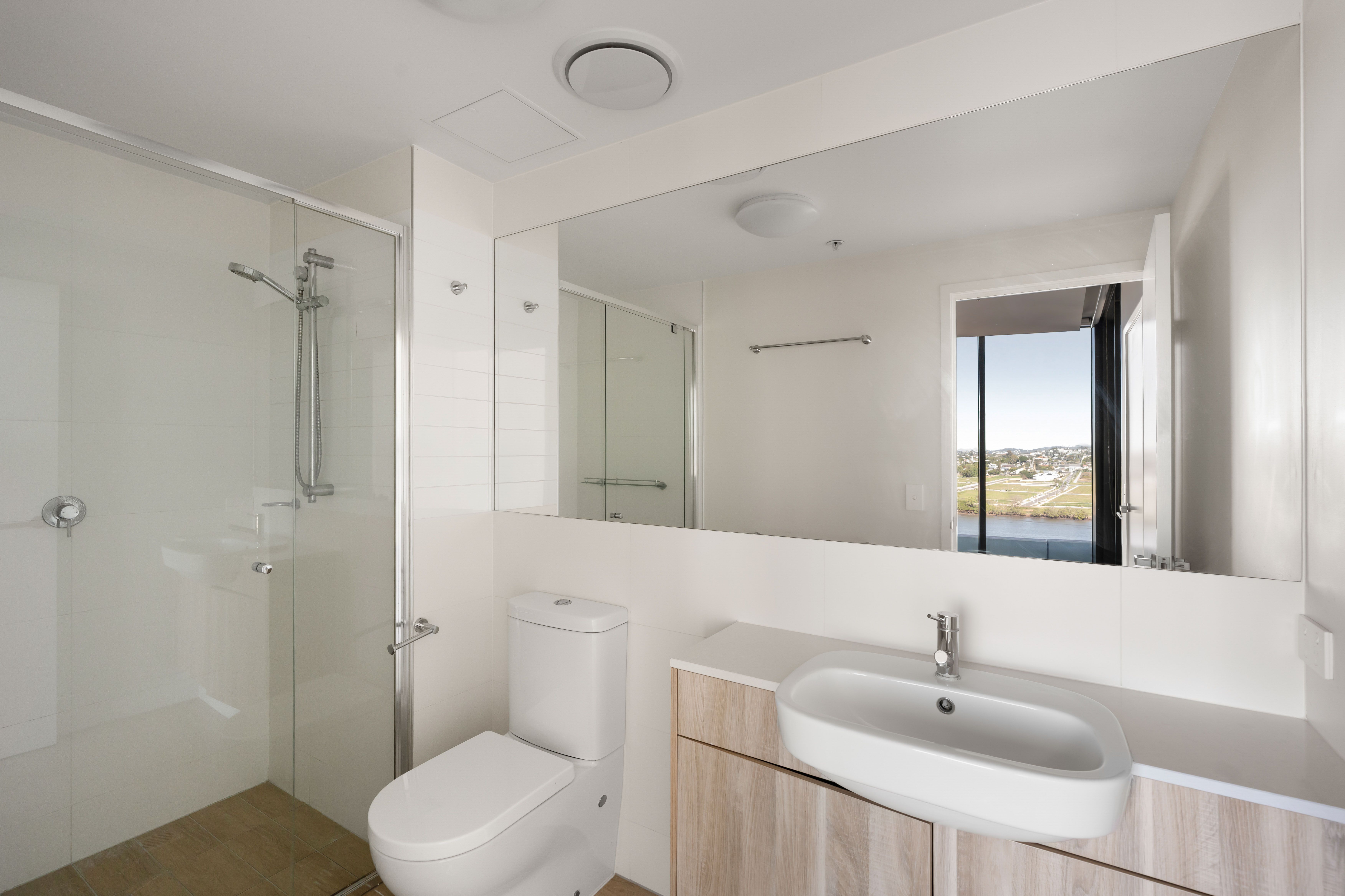 51204/37B Harbour Road — photo 8 of 12