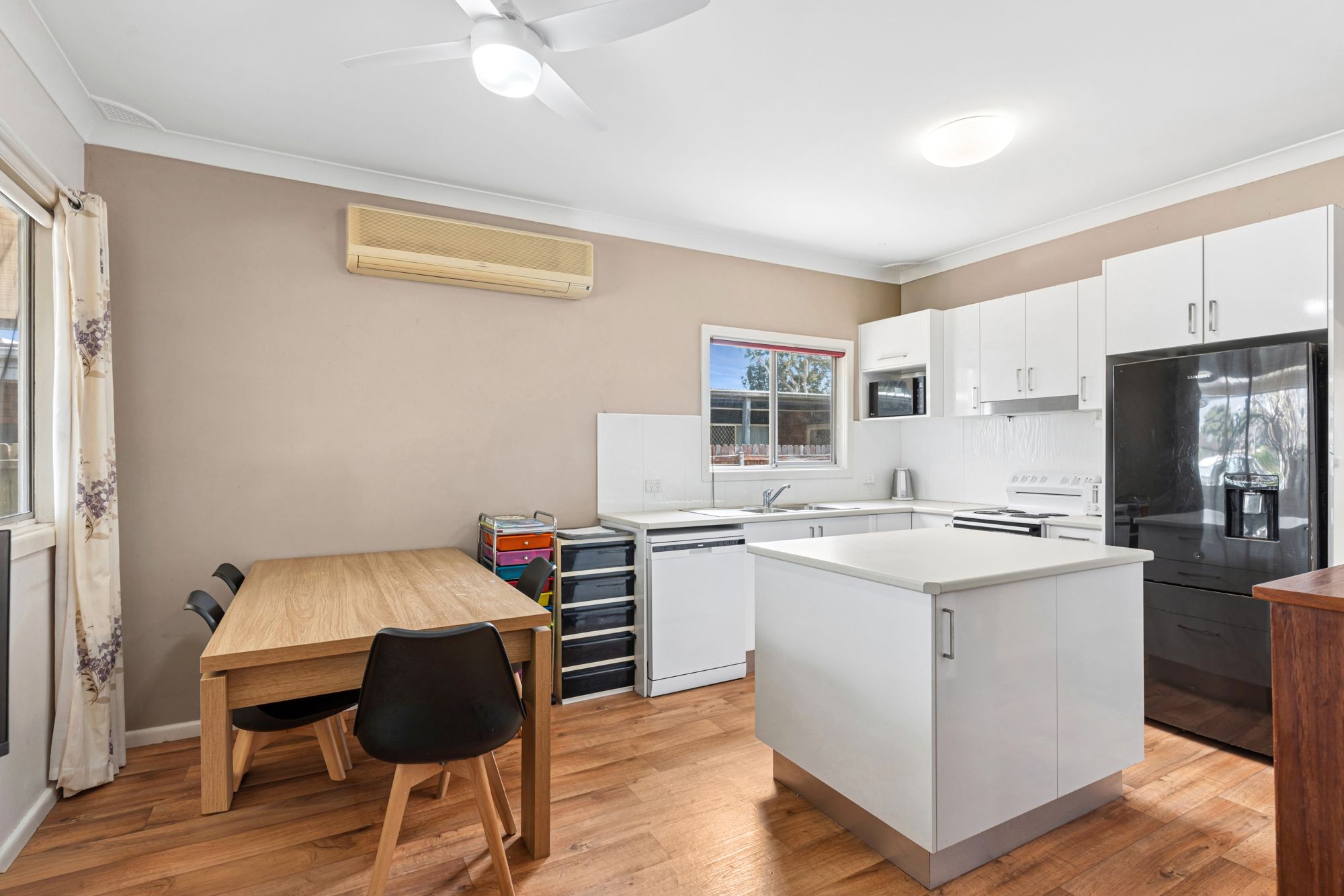 35 Watkin Avenue — photo 4 of 25