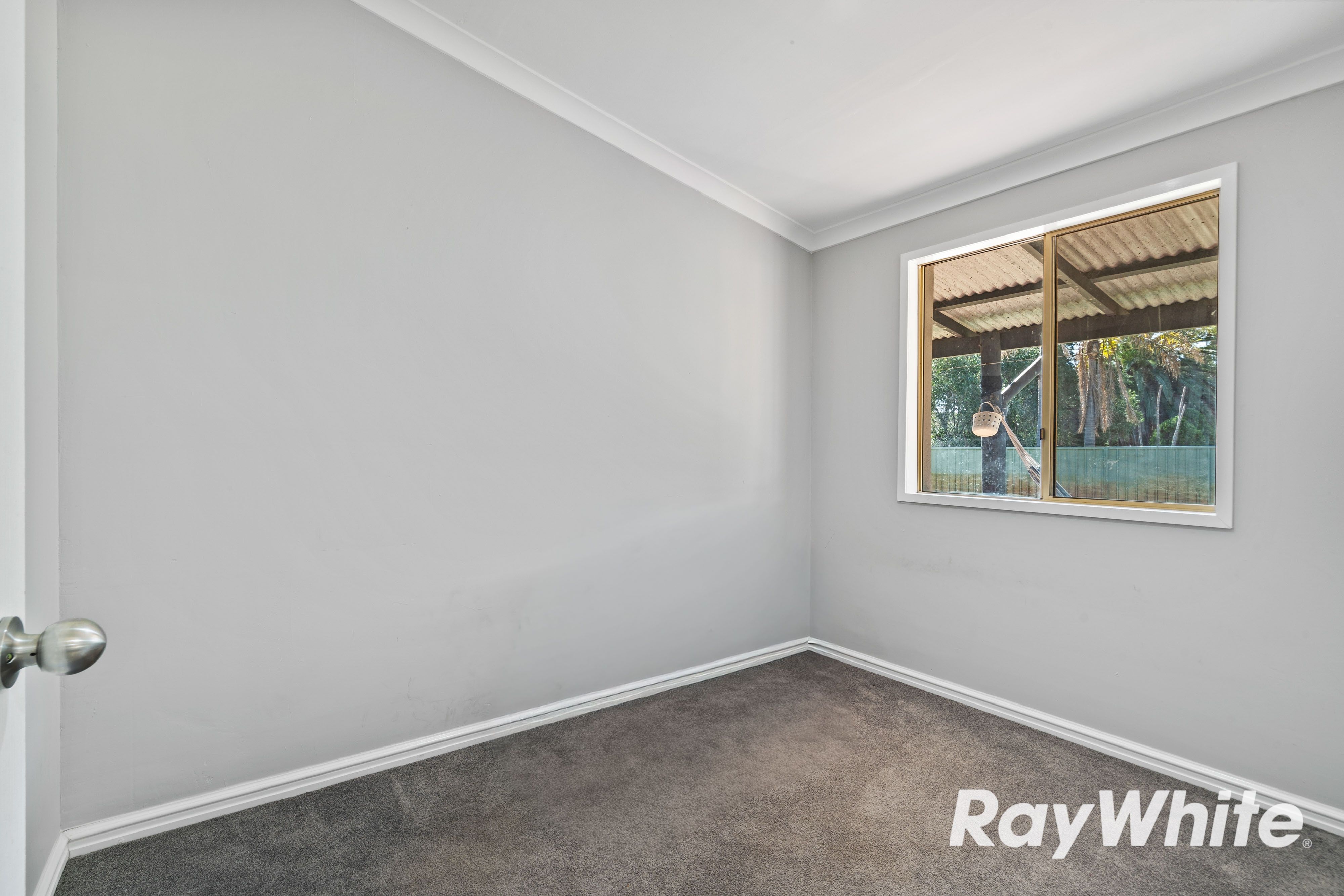 4 Silverton Crescent — photo 14 of 21