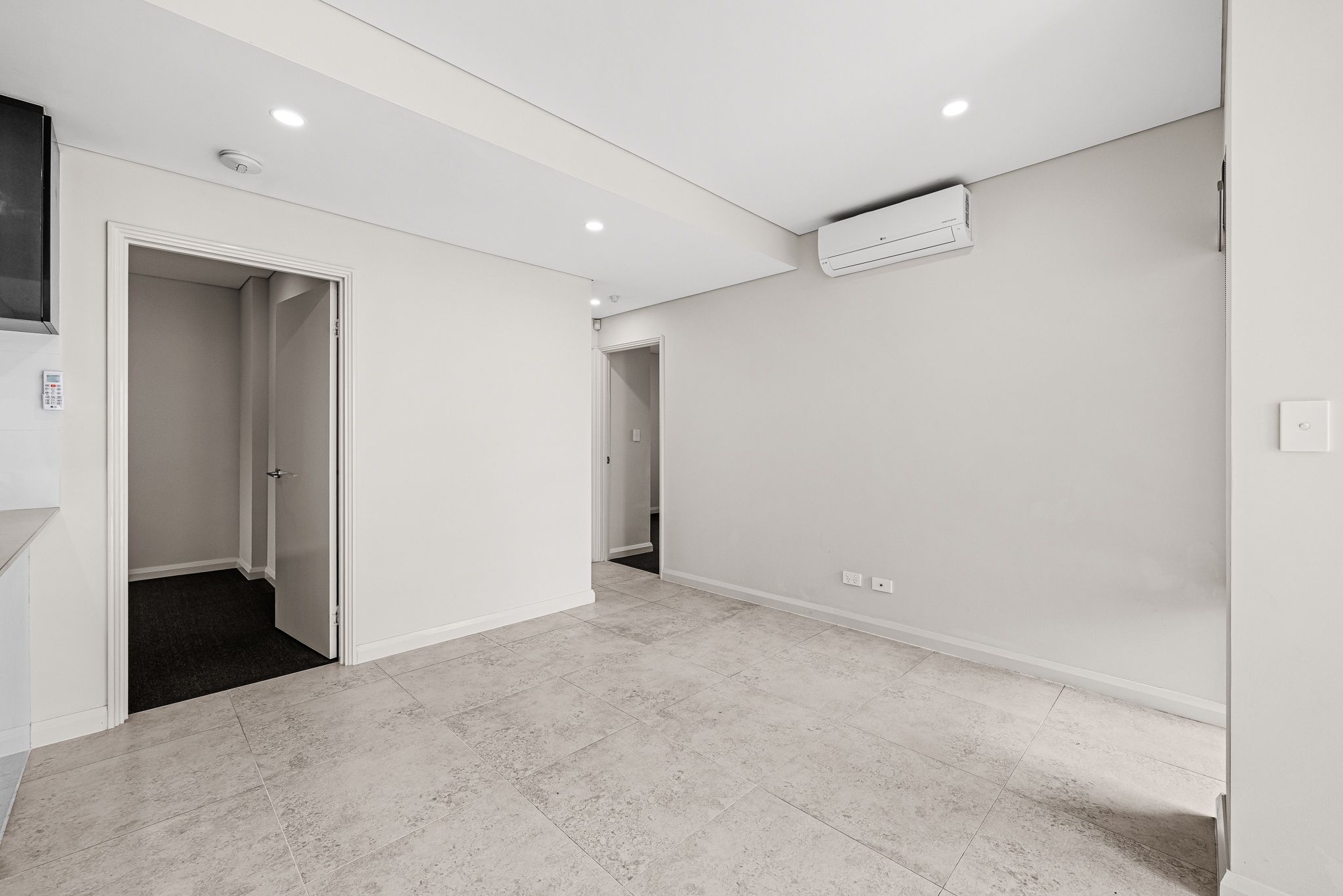 1/389 Daly Street — photo 4 of 19