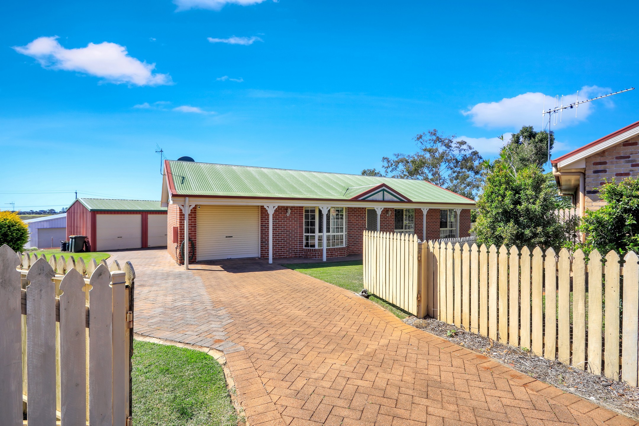 27 Pinnacle Court, Avoca, QLD 4670