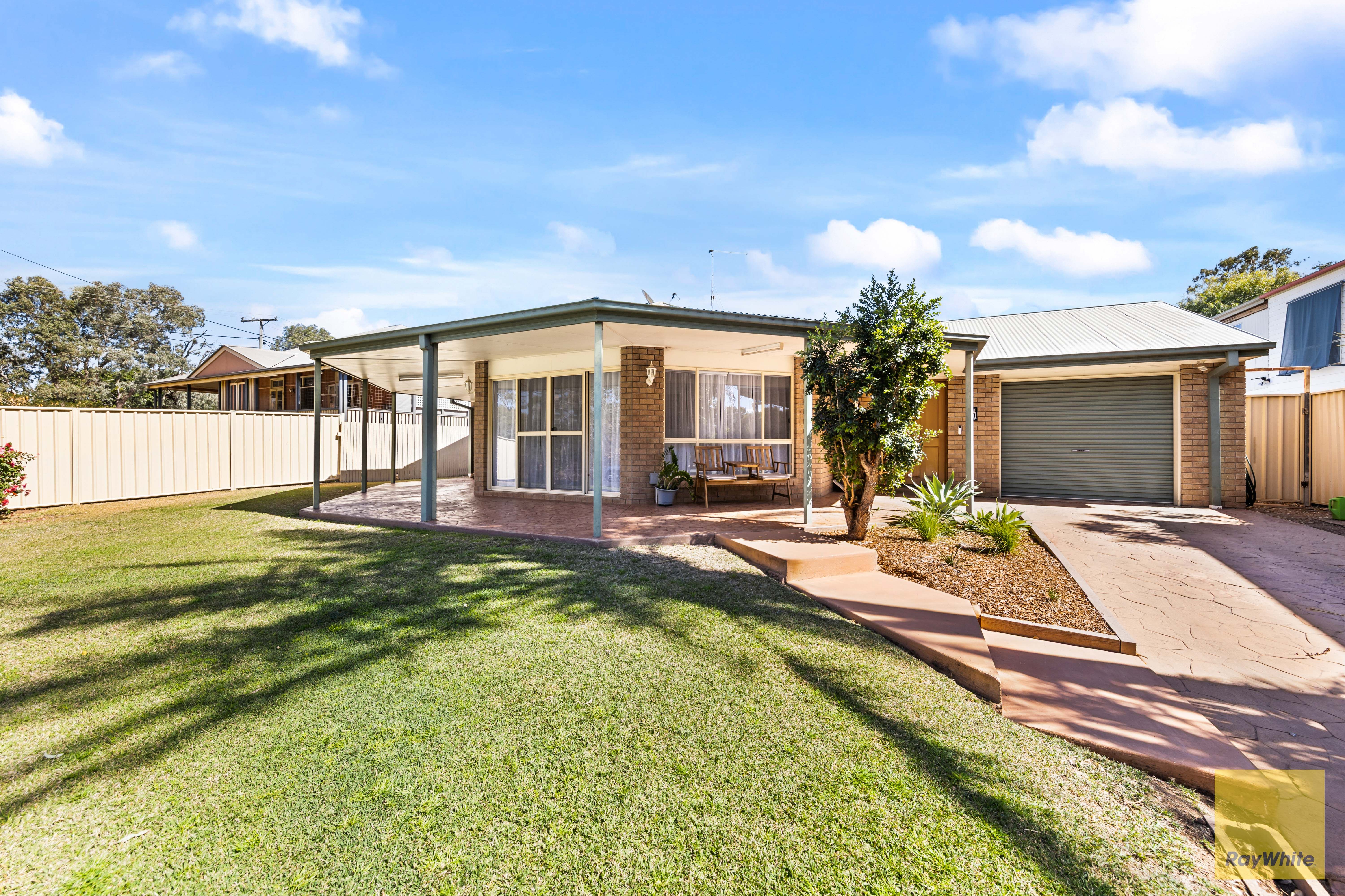 40 Riverview Street — photo from Ray White Emerald