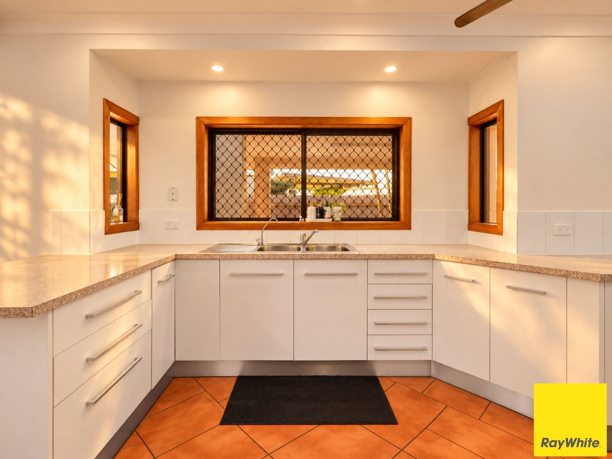 7 Whittaker Close — photo 10 of 30