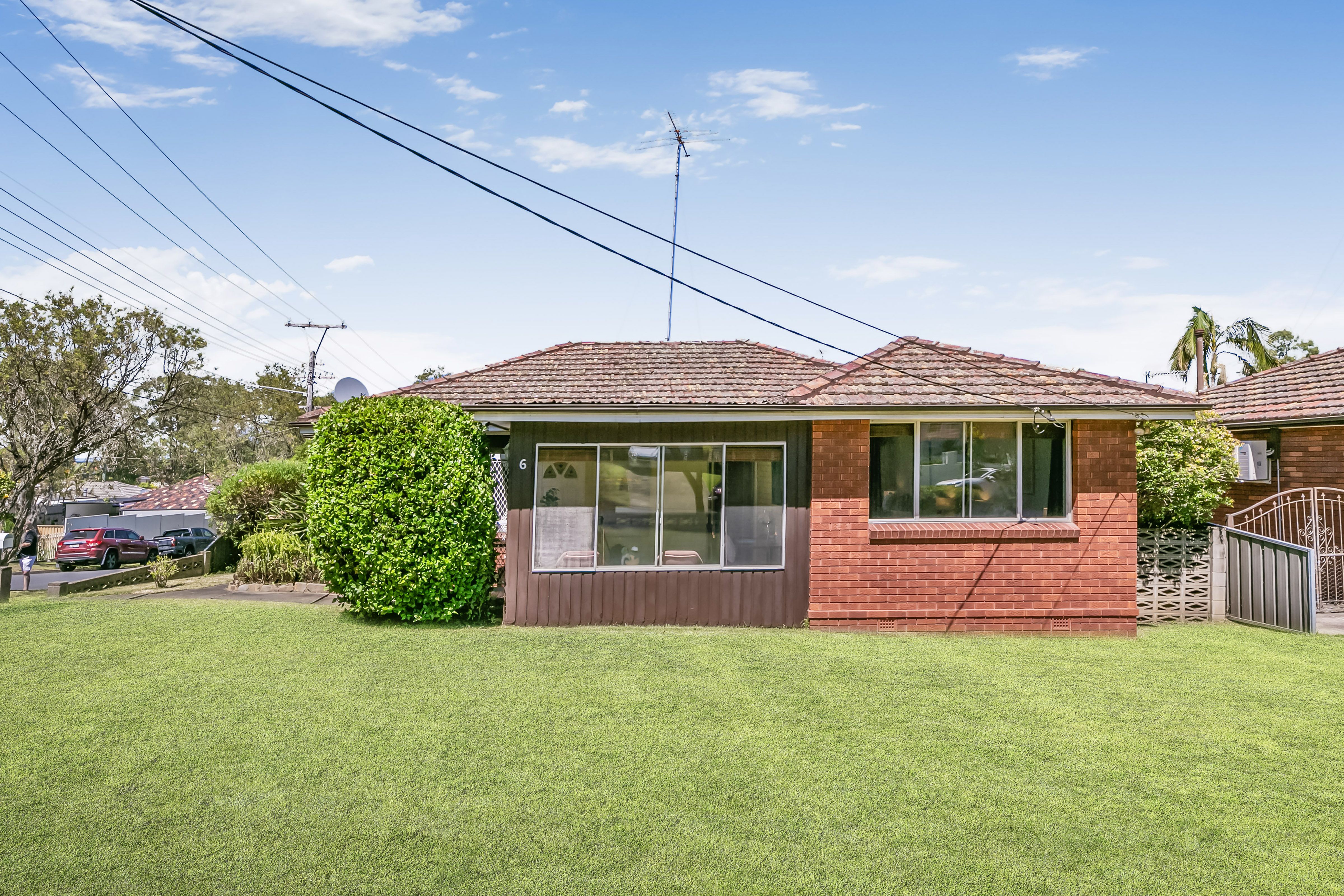 6 Tucabia Avenue, Georges Hall, NSW 2198