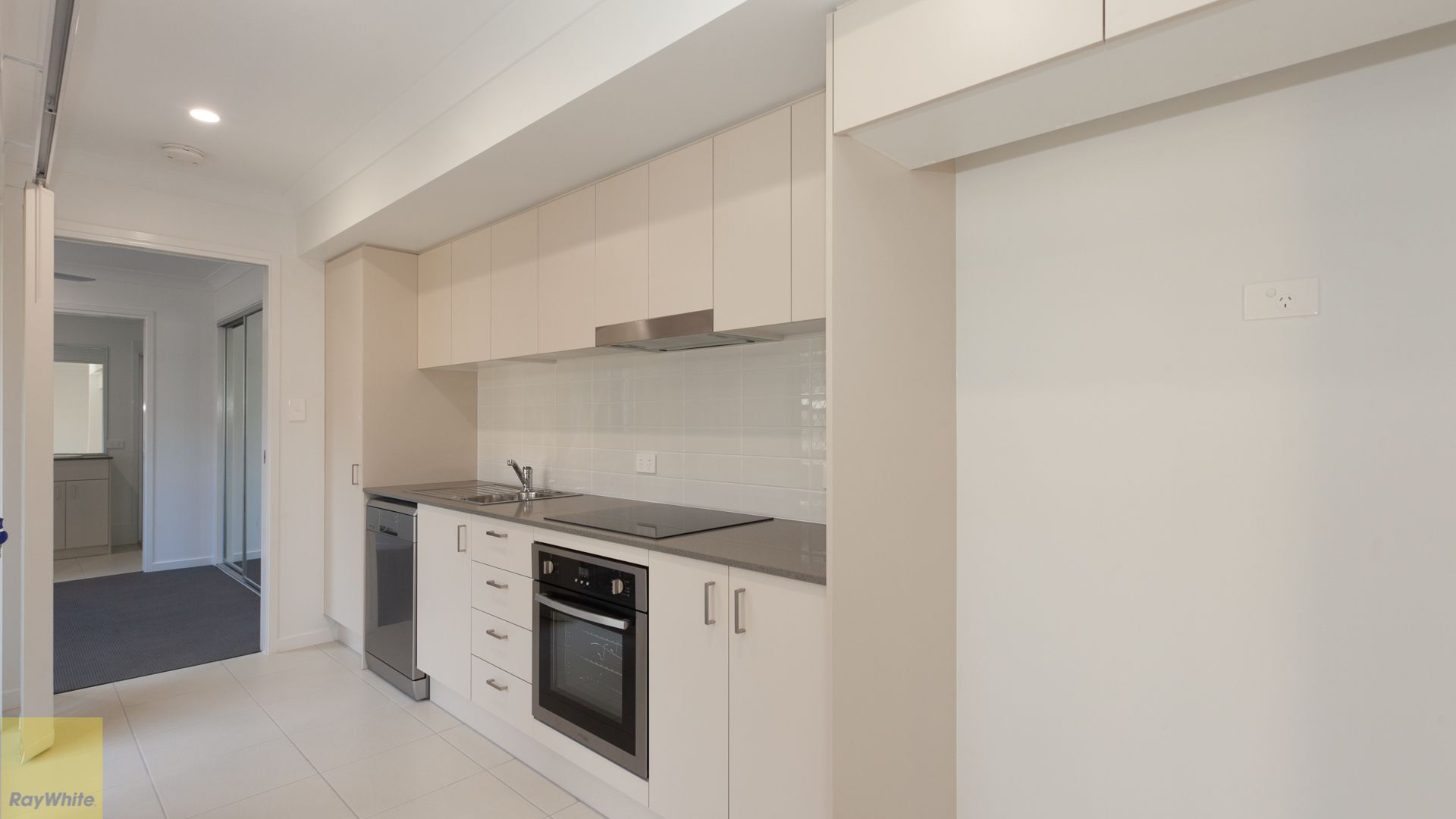 2/9 Daintree Court, Park Ridge, QLD 4215