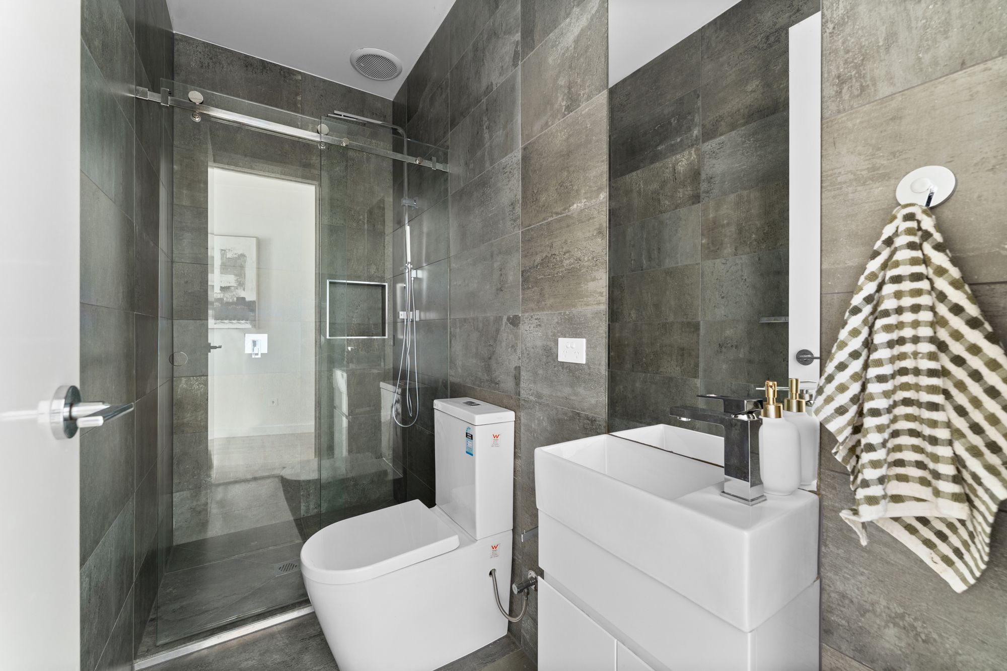 118 Woods Street — photo 9 of 17