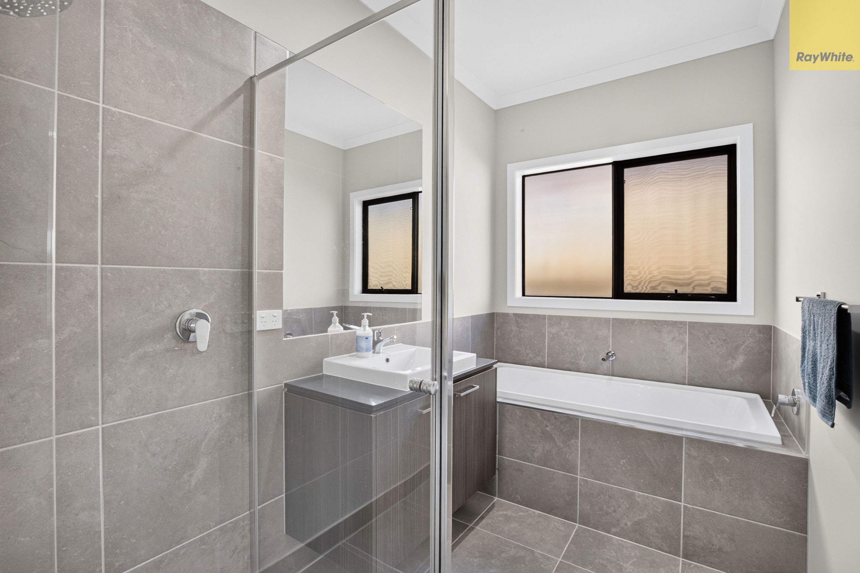 18 Armstrong Rise — photo 10 of 11