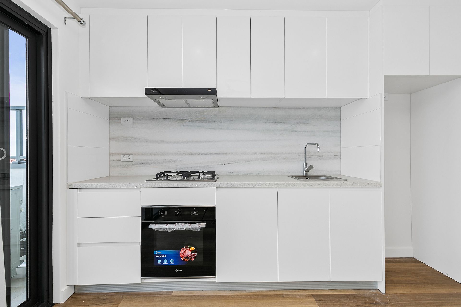 103/11-13 Koonawarra Street — photo 3 of 6