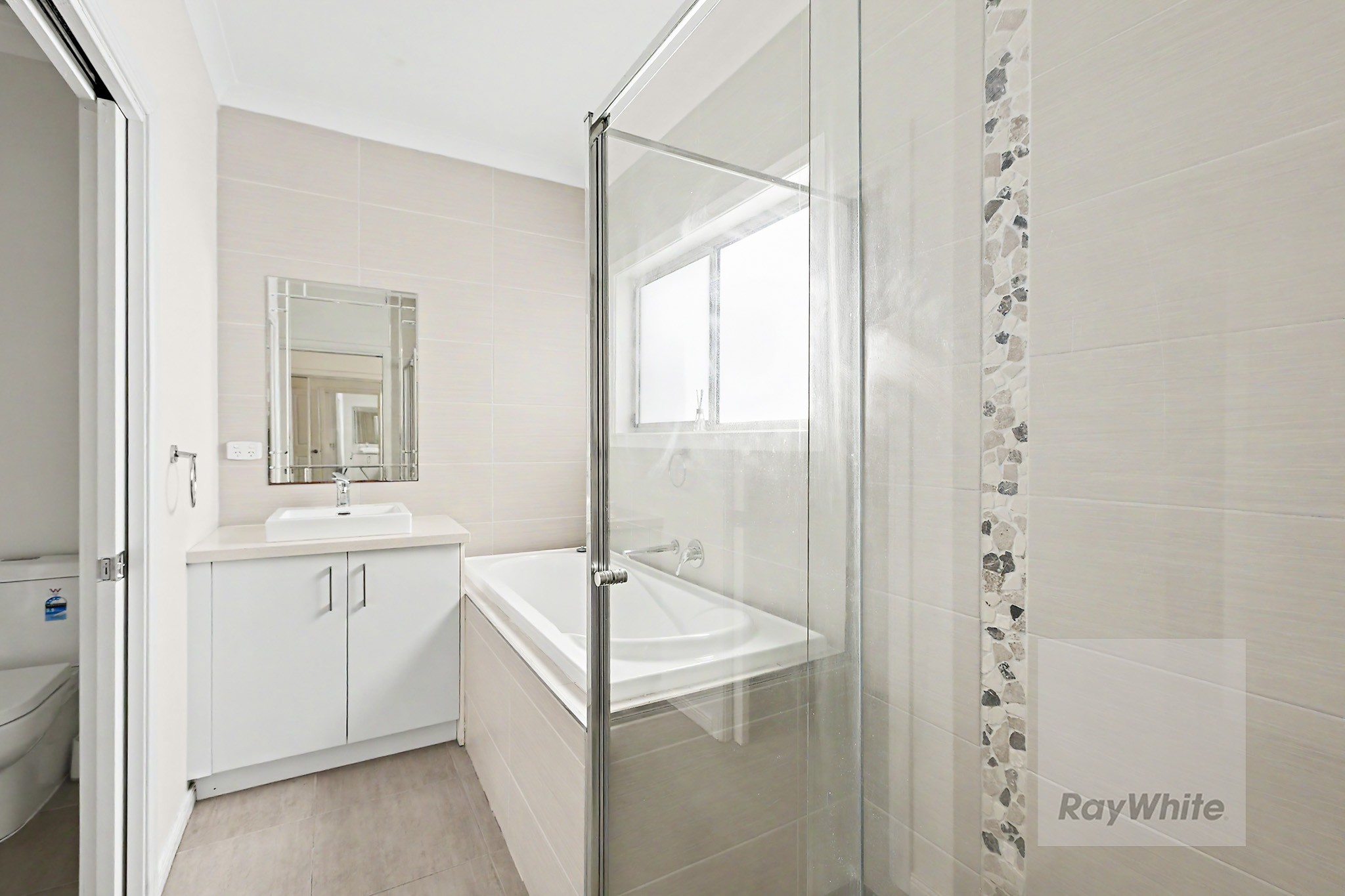 2/2 Corbin Place, Mill Park, VIC 3082