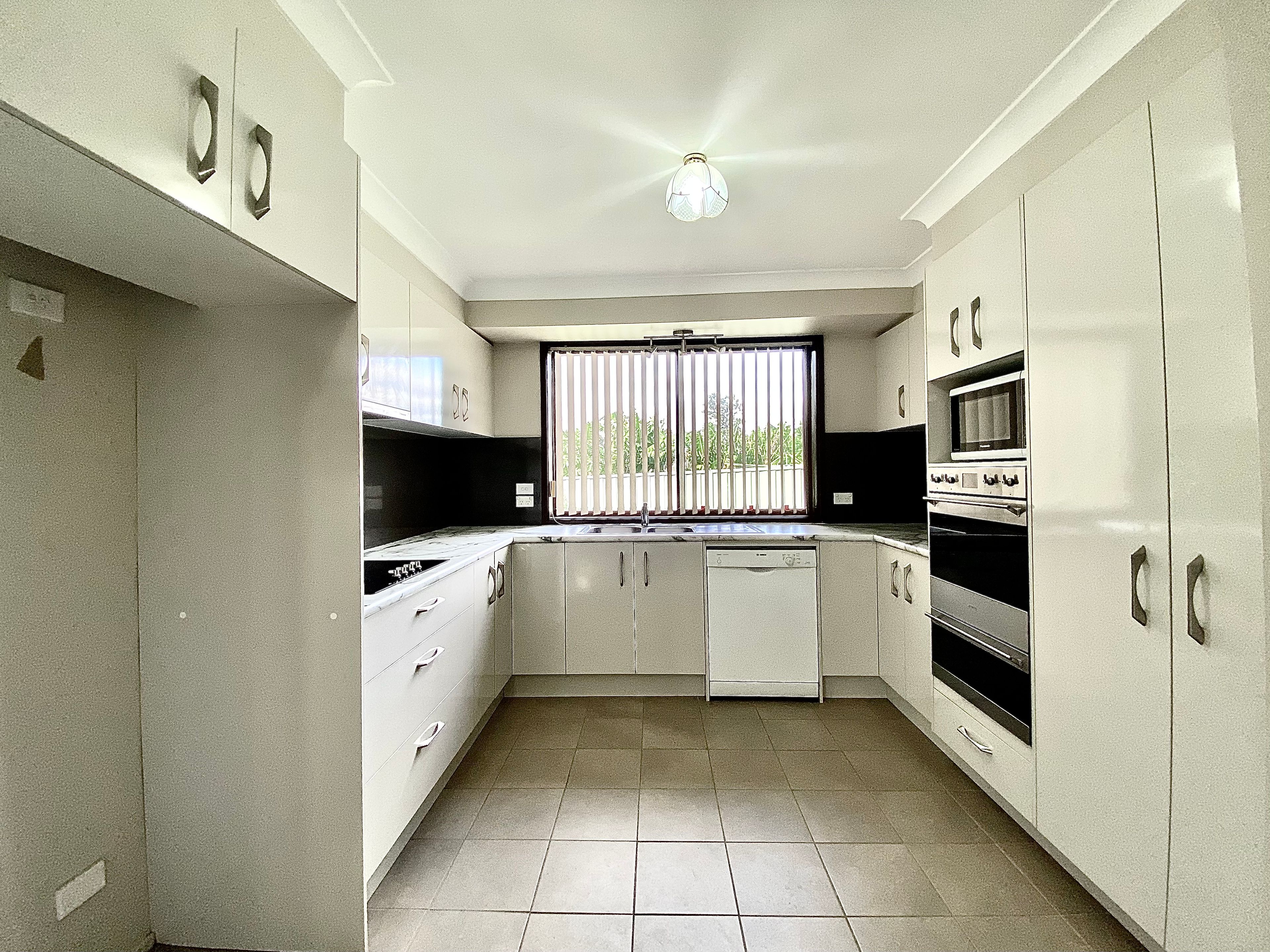 5 Giles Crescent — photo 6 of 16