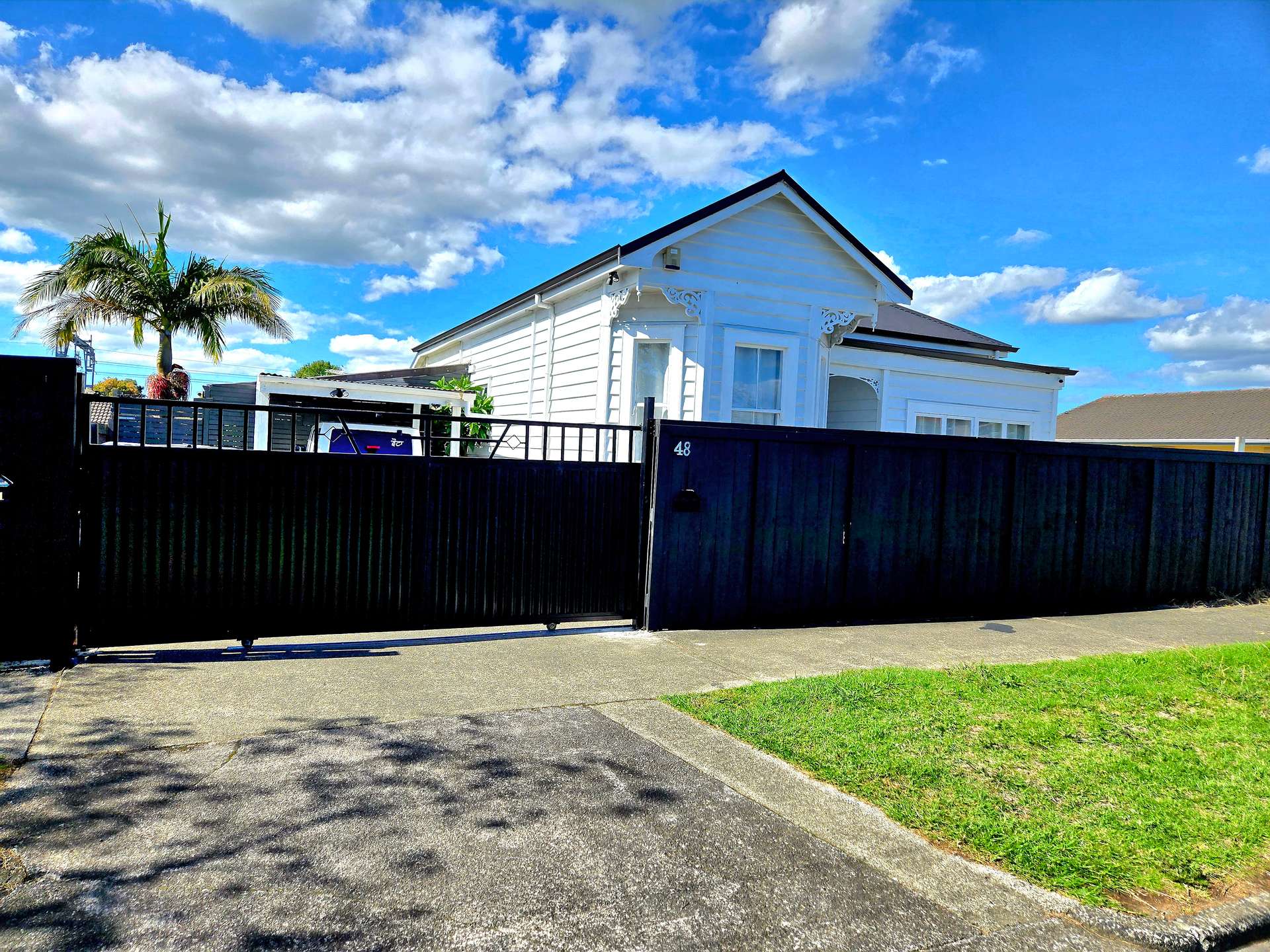 48 Kenderdine Road photo 2