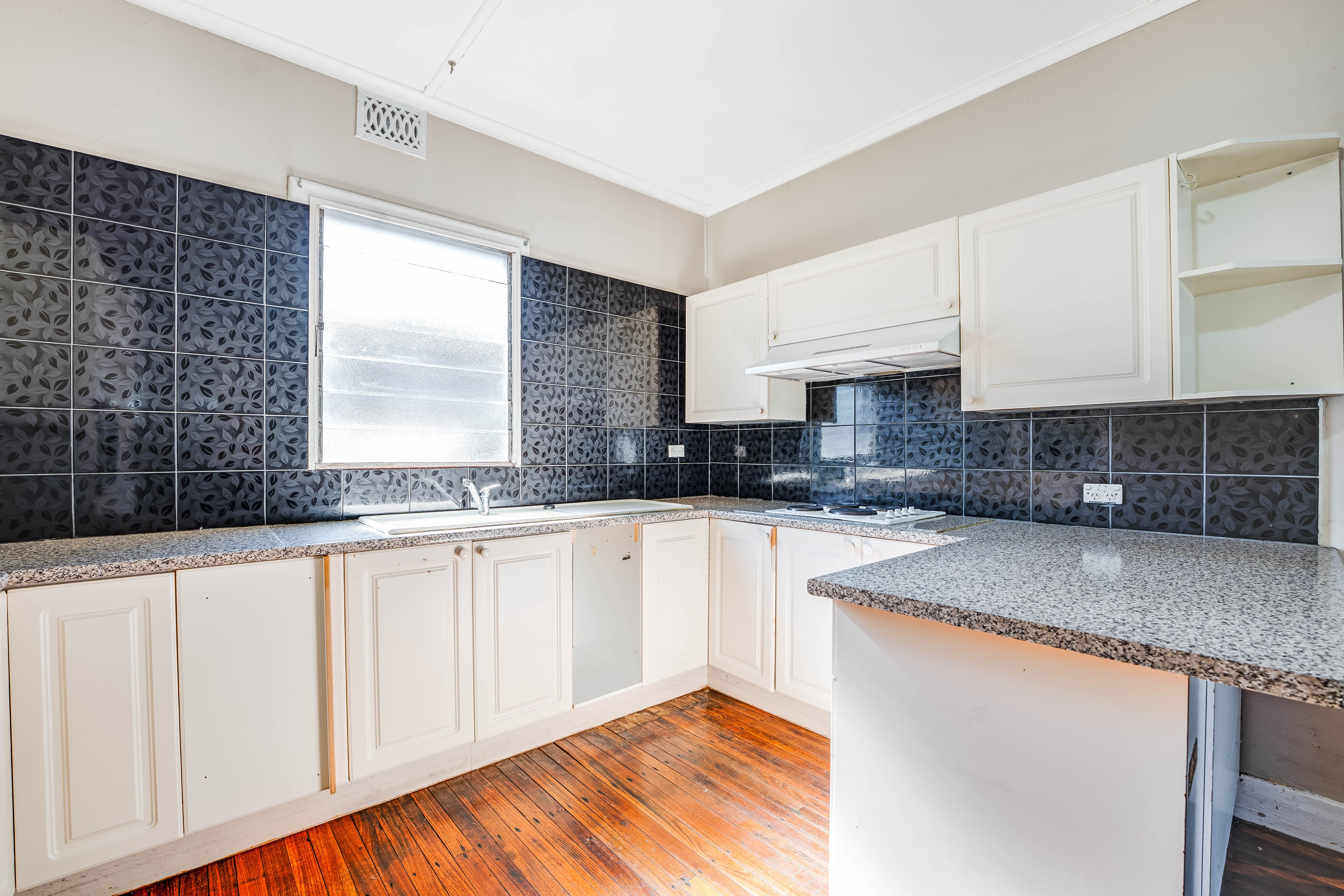 1040 Caratel Street — photo 4 of 17