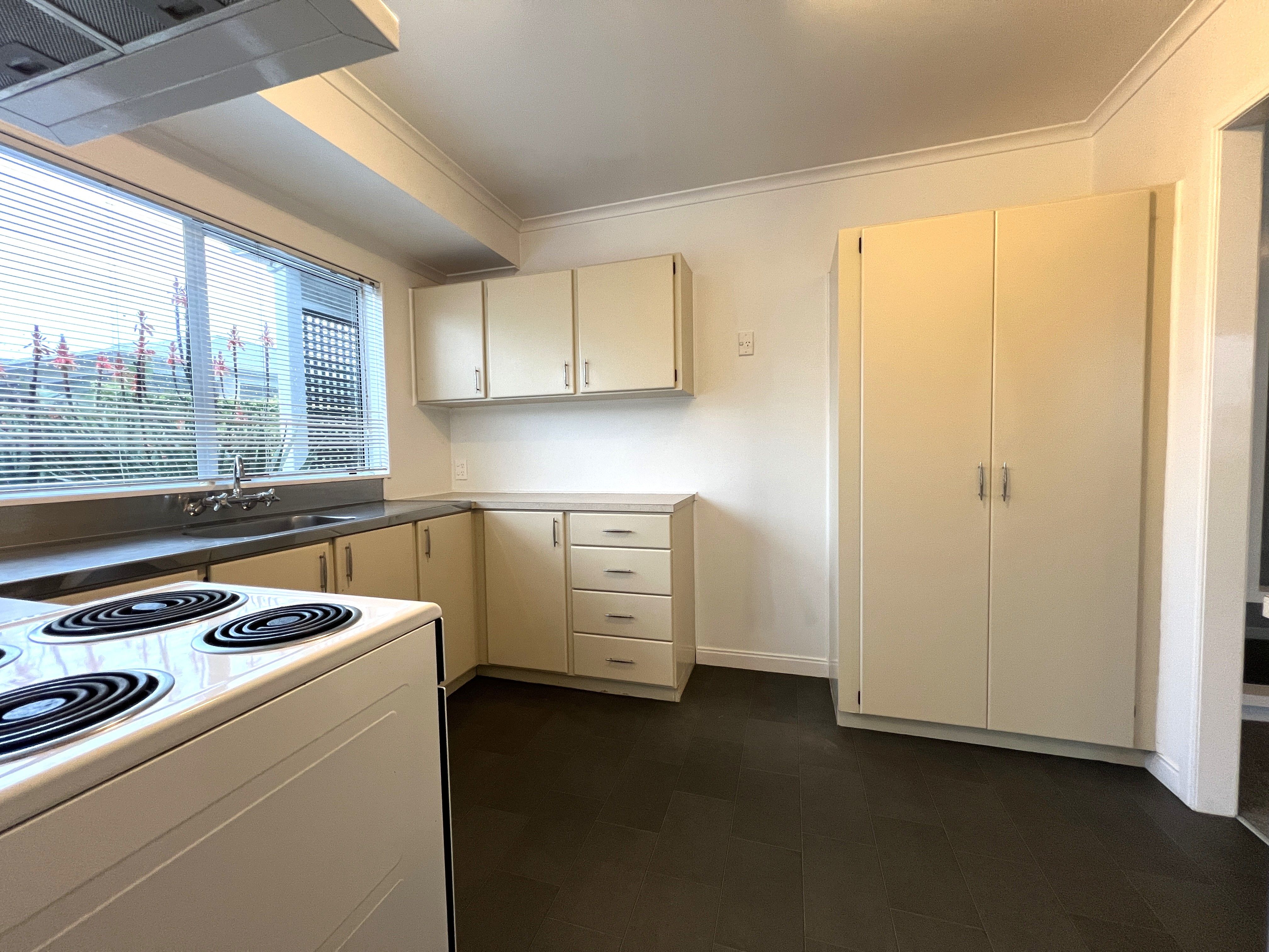 3 bedroom end townhouse 5