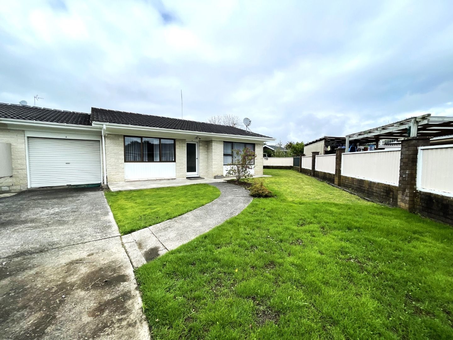 2/6 Papatahi Place, Henderson, Waitakere City