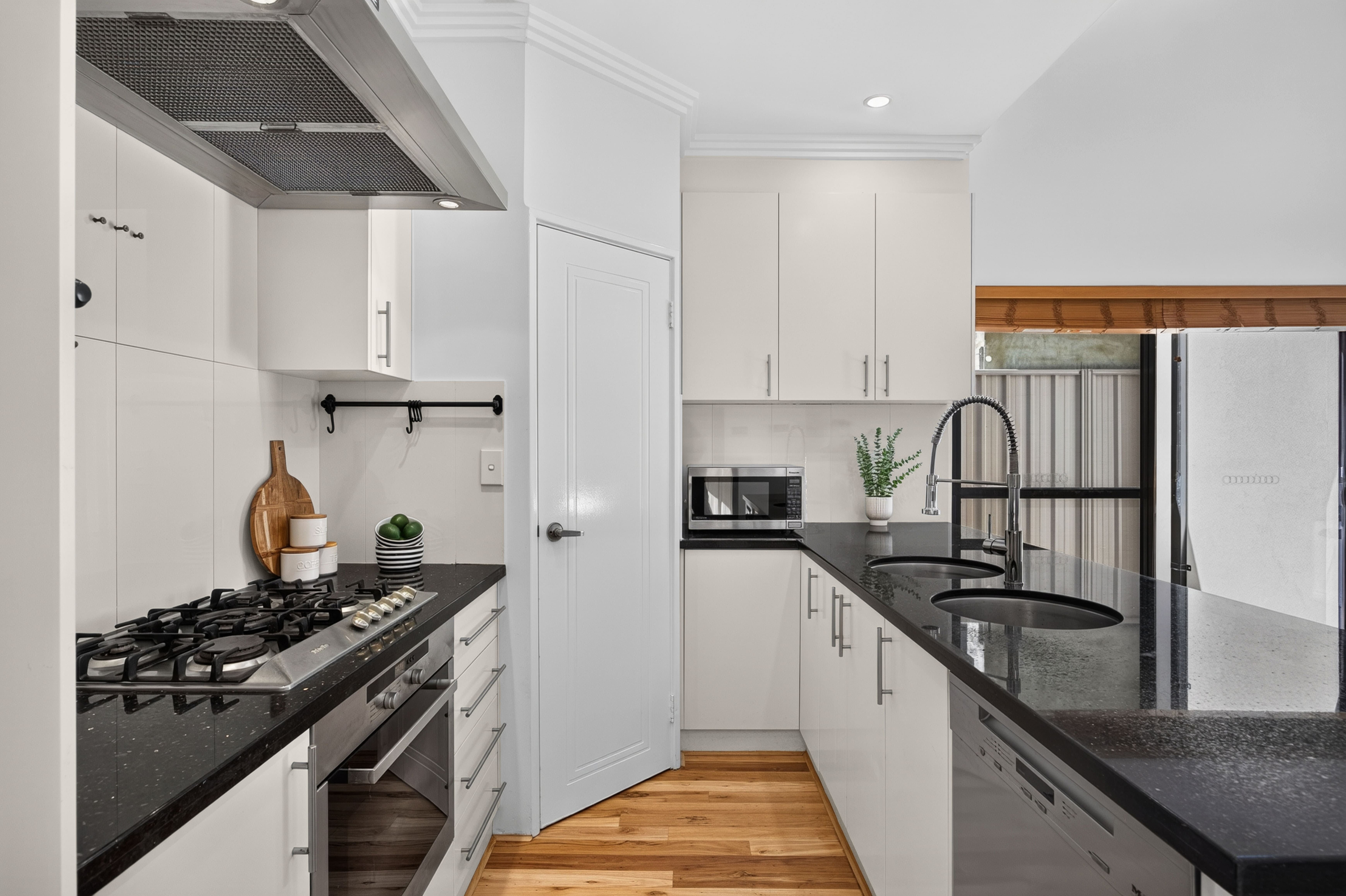 314 Bulwer Street — photo 11 of 30