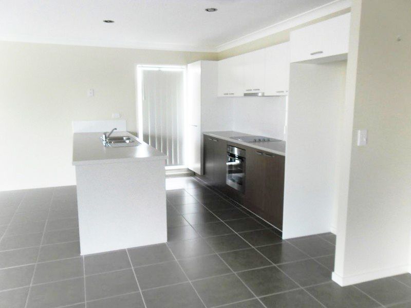 40 Beach Oak Drive, Mount Low, QLD 4818