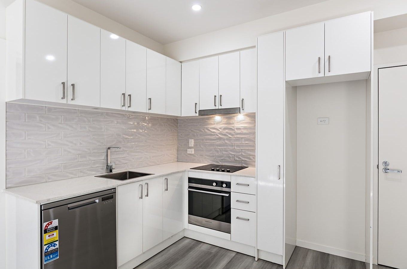 102/437 Gaffney Street — photo 6 of 9