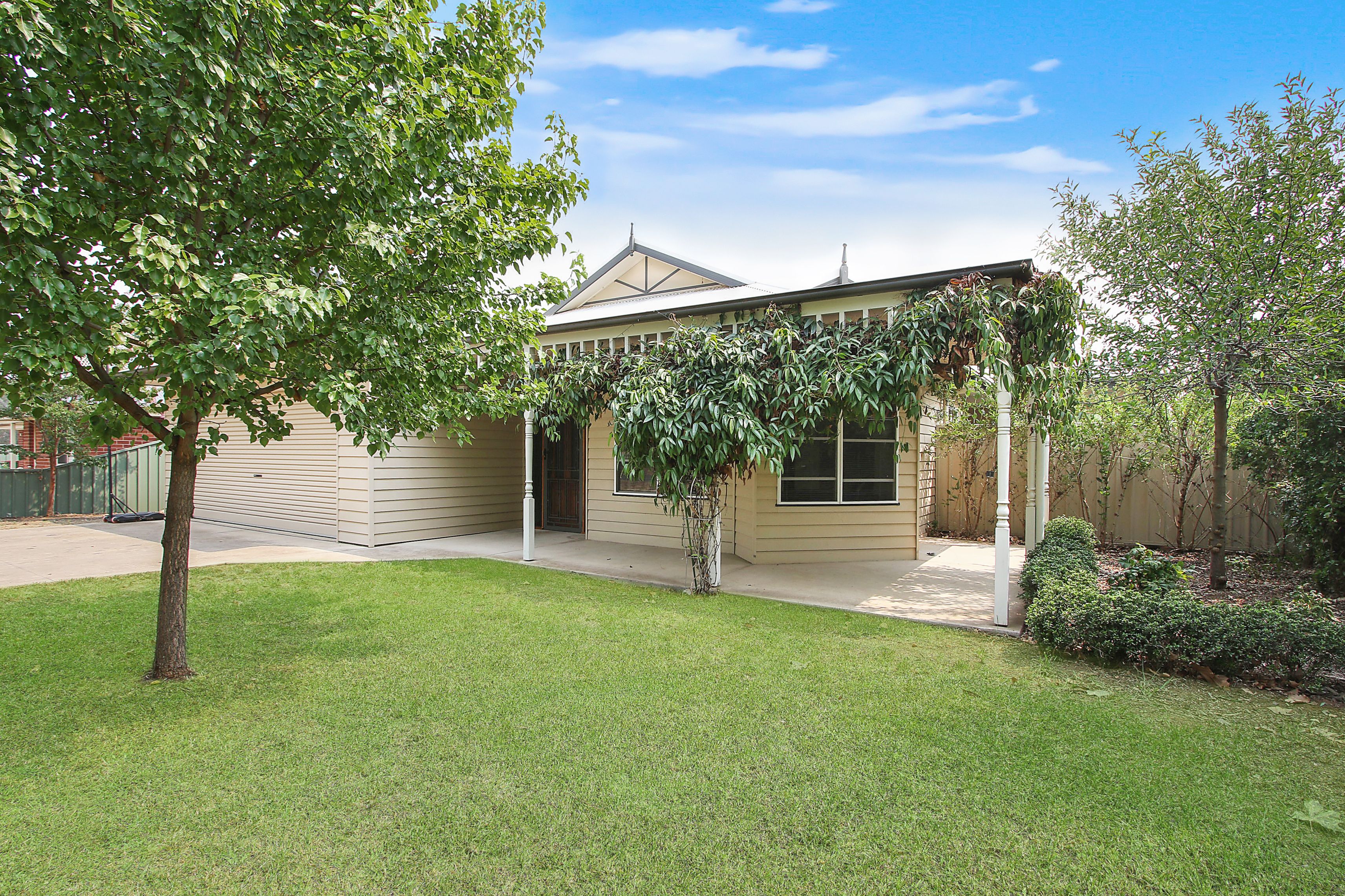 43 Pell Street, Howlong NSW 2643
