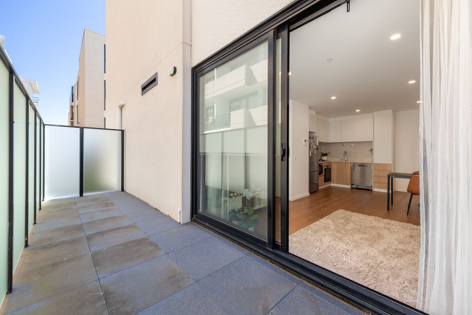 103/23 Collins Street — photo 9 of 12