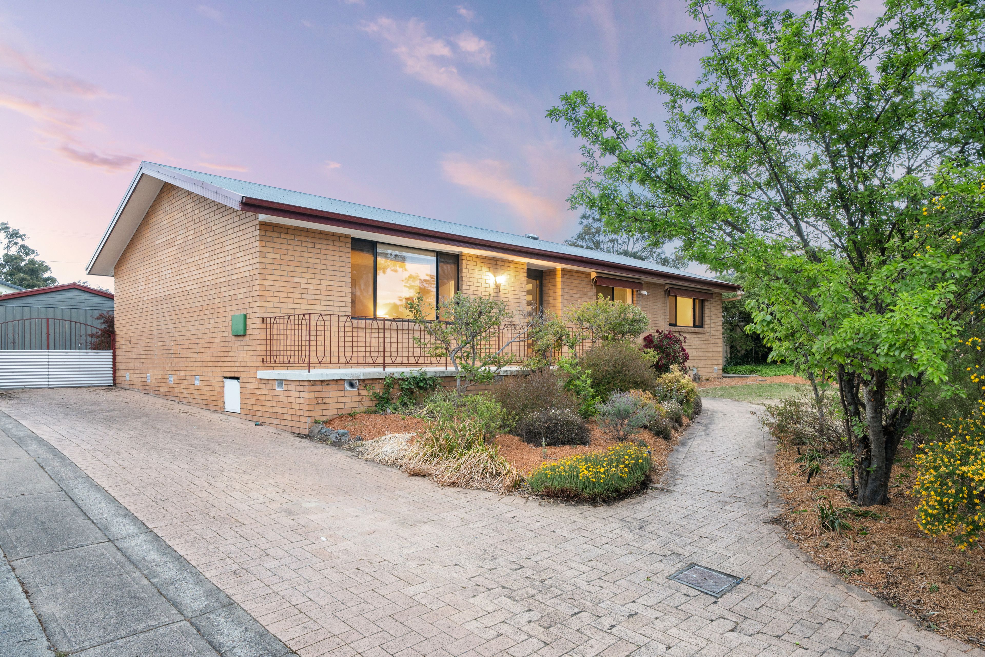 8 Morton Street, Weetangera ACT 2614