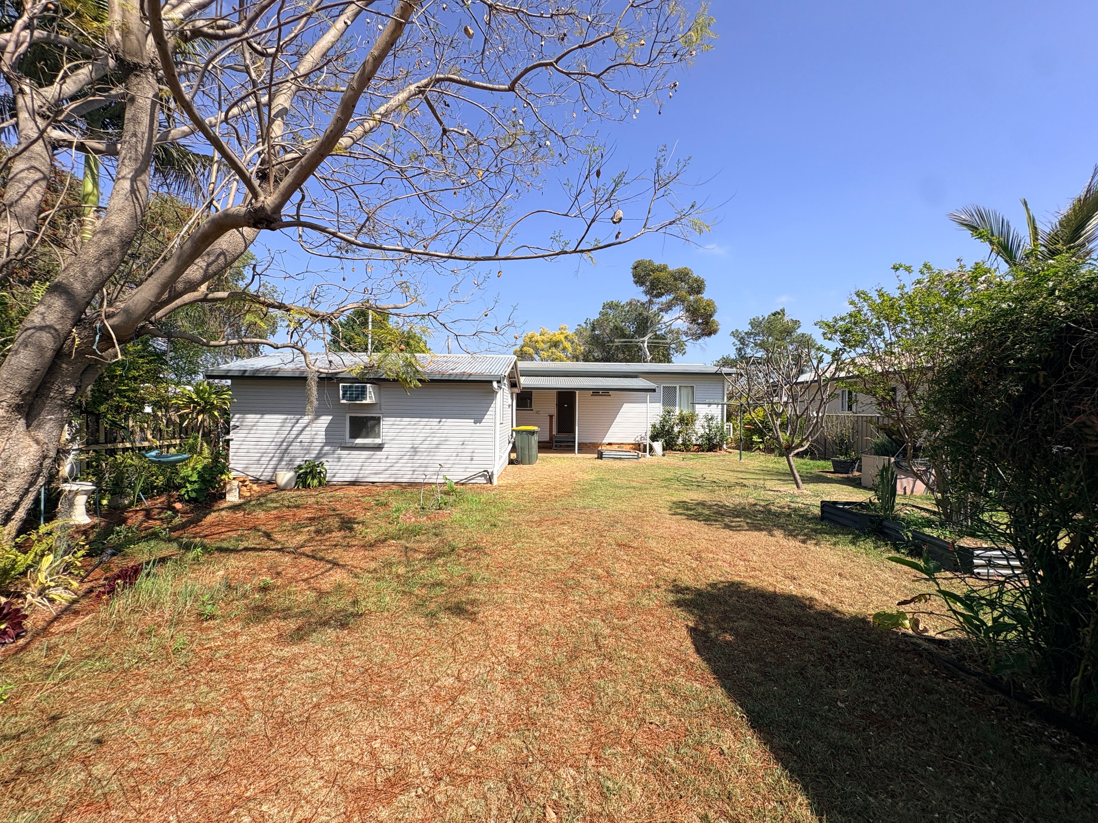 21 Evans — photo 11 of 12