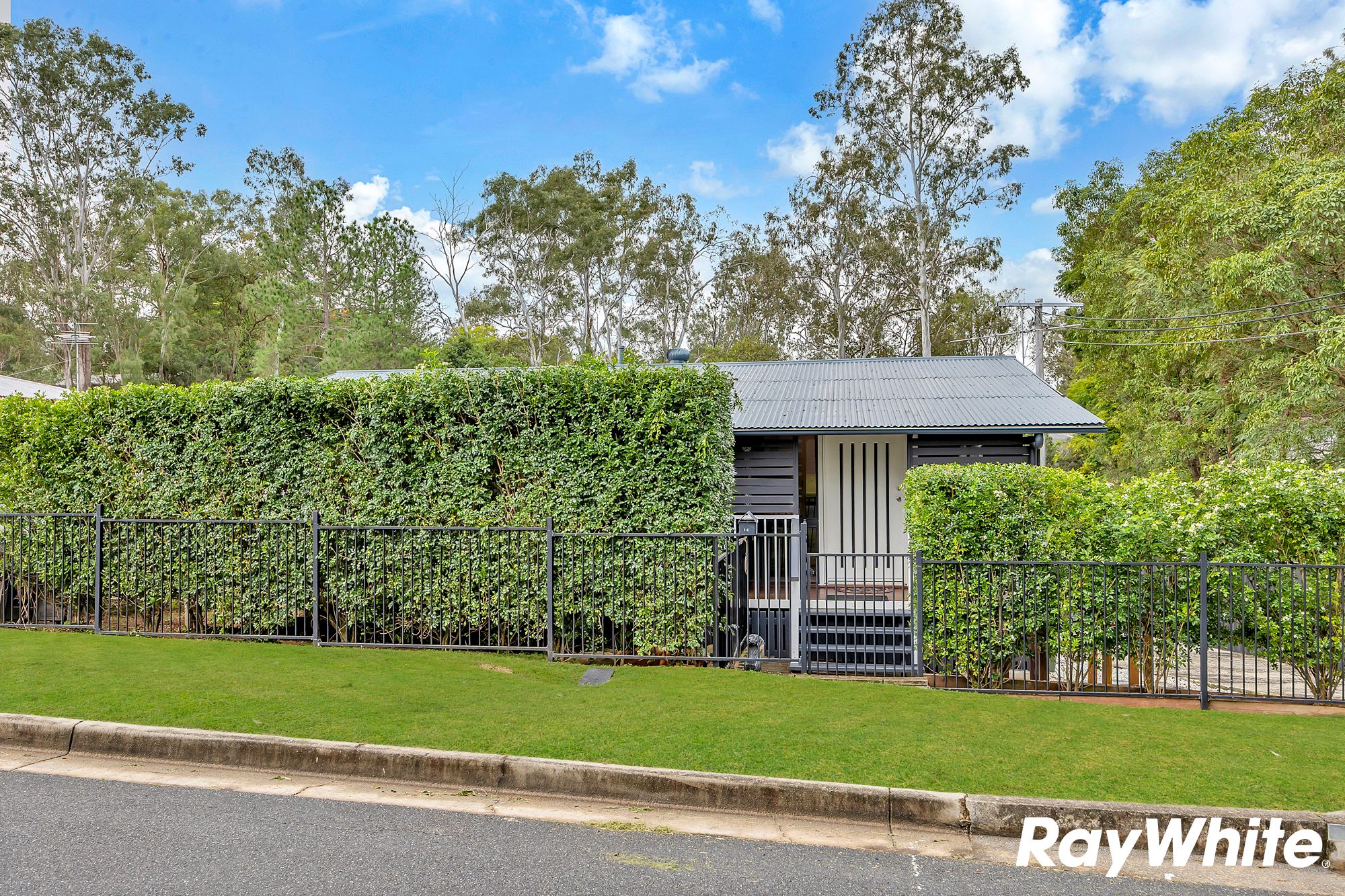 14 Roberts Street, North Ipswich, QLD 4305