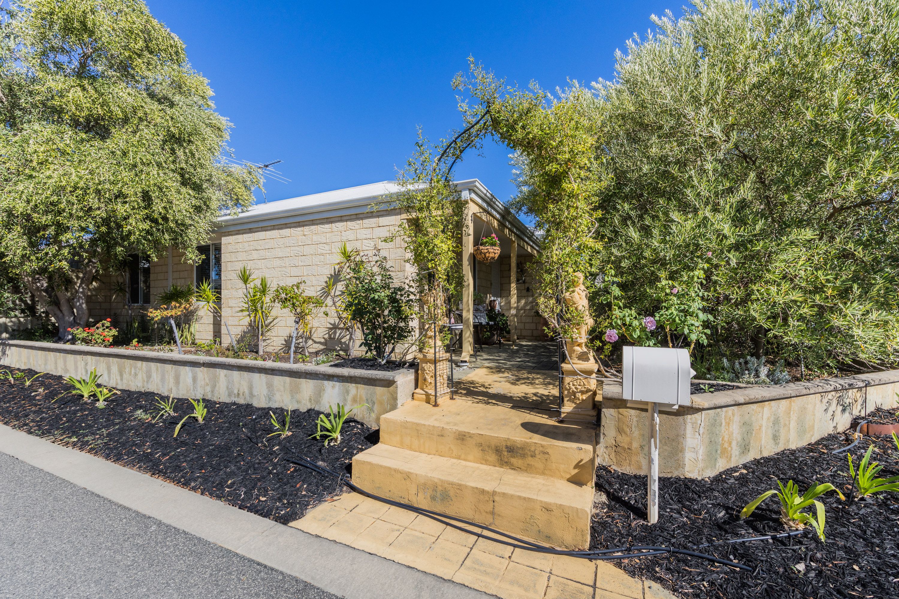 24 Bordeaux Parade, Piara Waters, WA 6112