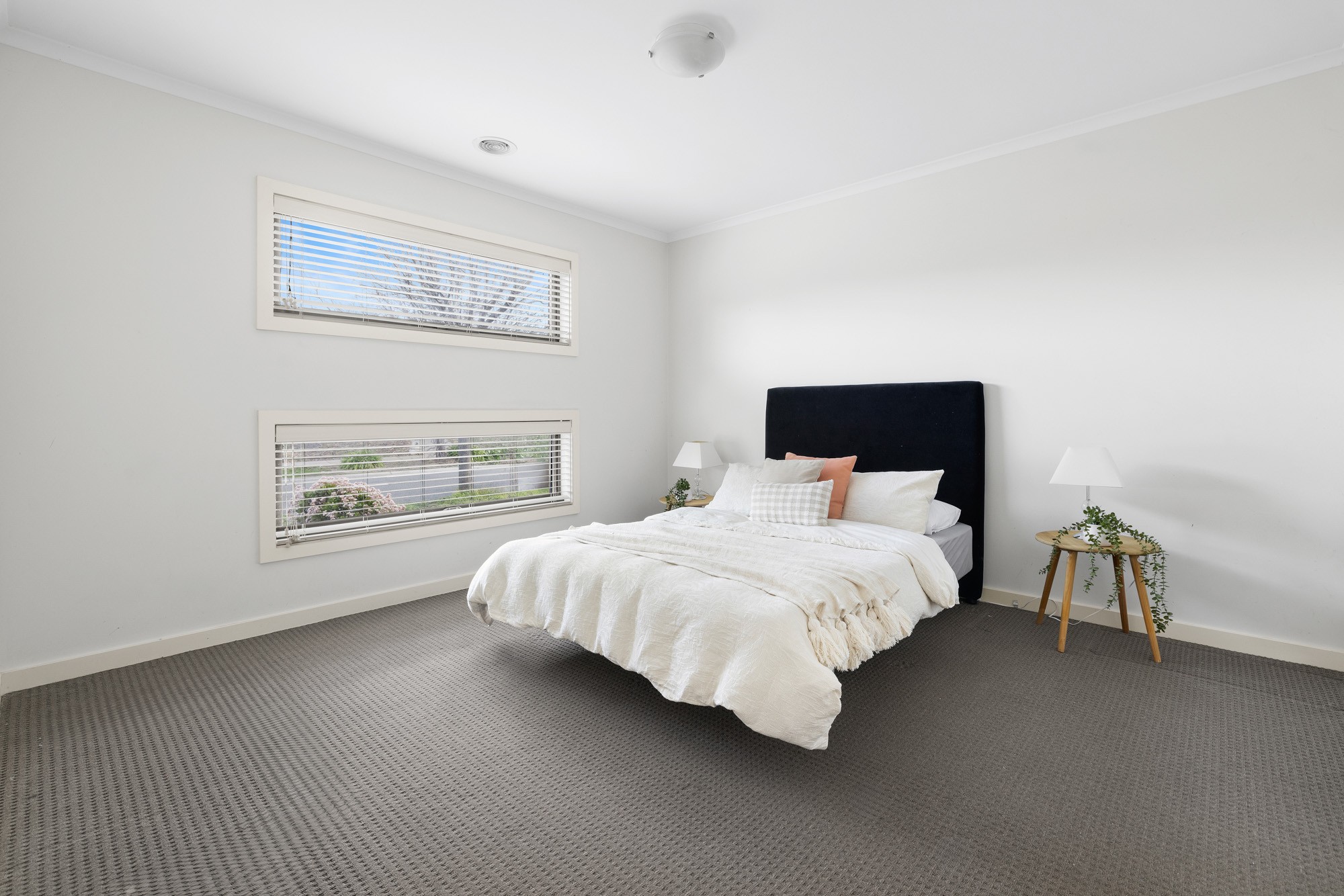 17 Clematis Crescent, MANOR LAKES, VIC 3024