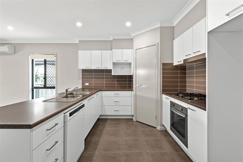 17 Riviera Crescent, North Lakes, QLD 4509