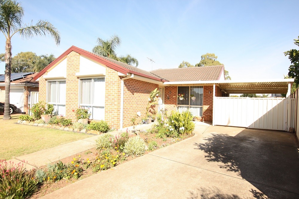 3 Carandini Street, St Helens Park, NSW 2560