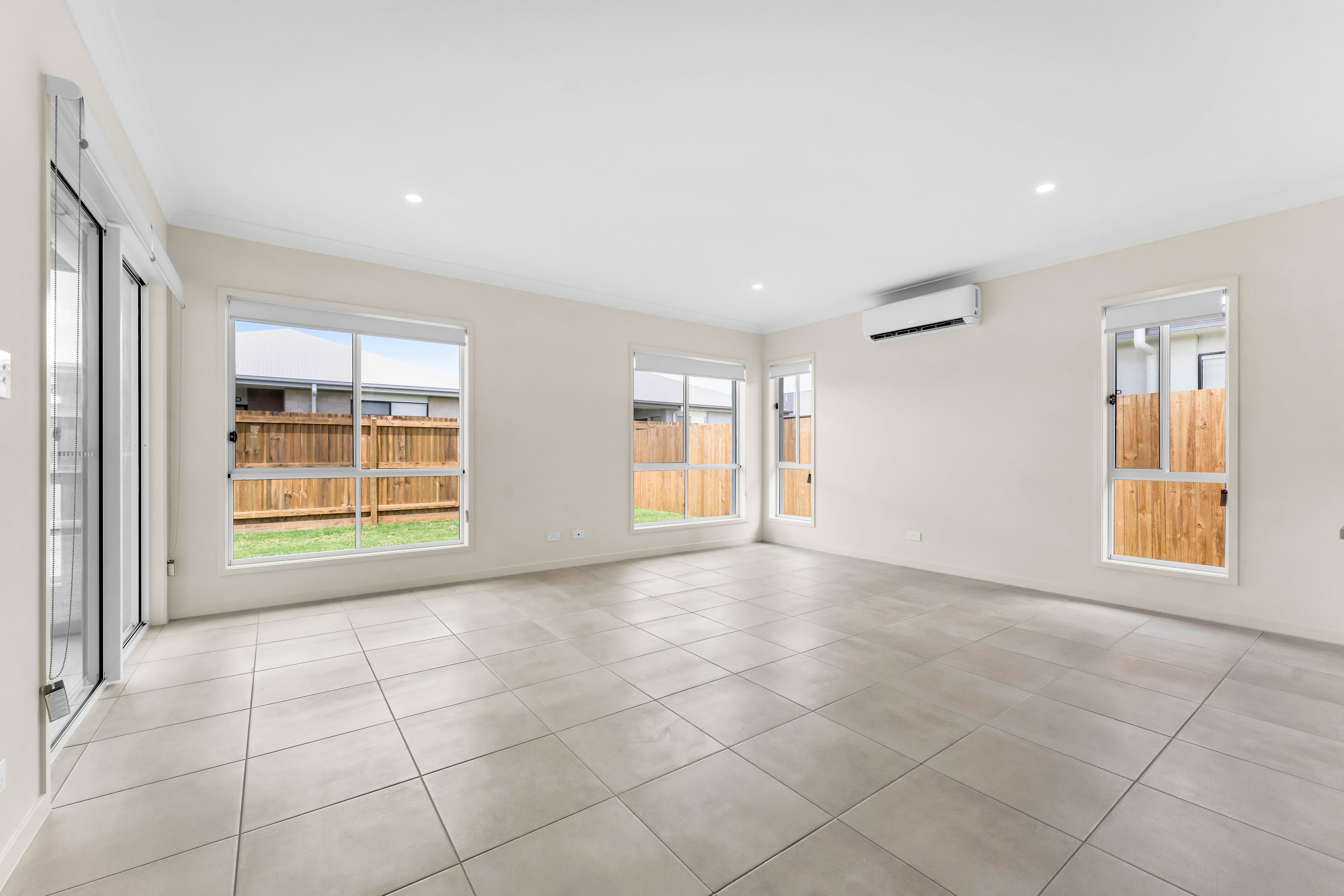 9 Howe Circuit — photo 3 of 17