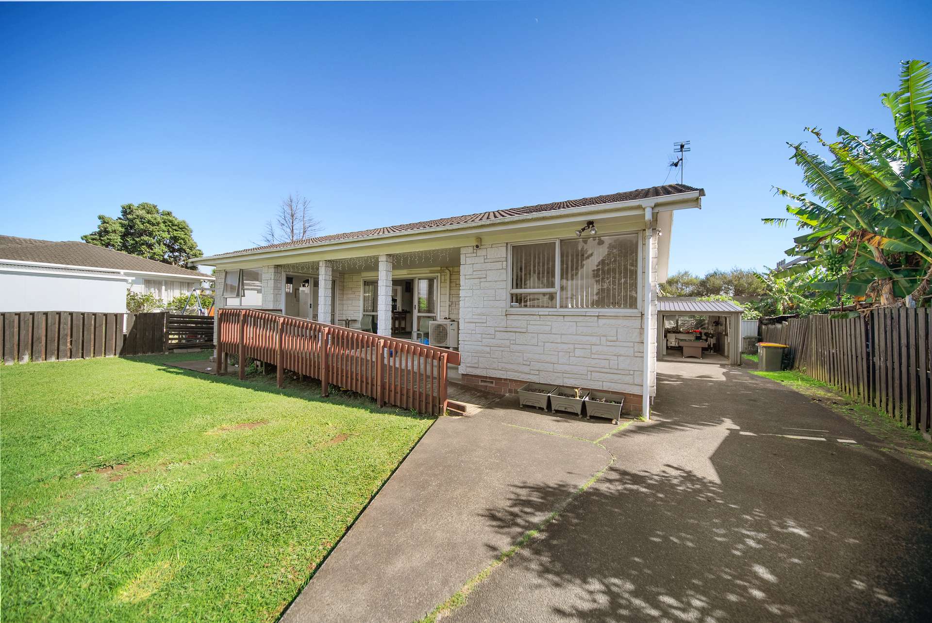 21 Staverton Crescent photo 2