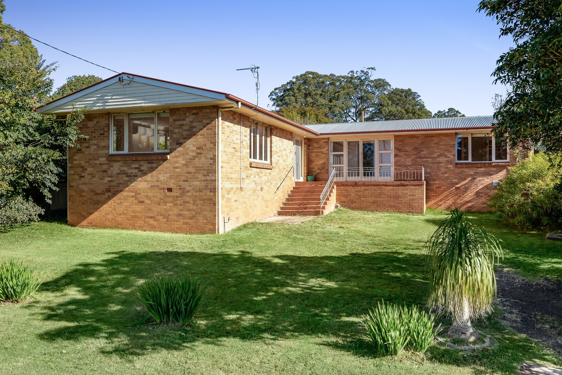 2 Ross Street, Mount Lofty, QLD 4350