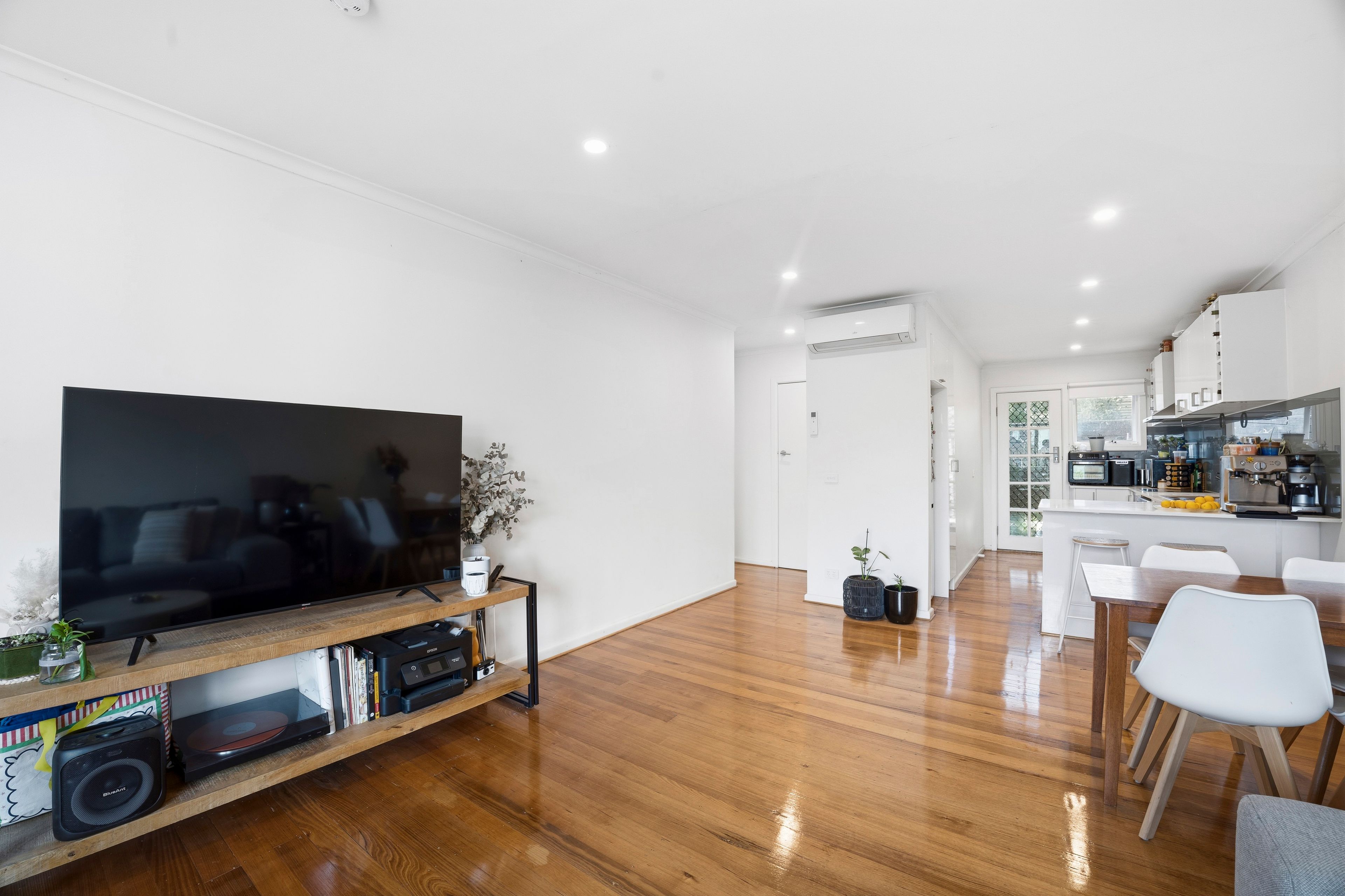 6/11 Florence Street — photo 4 of 15