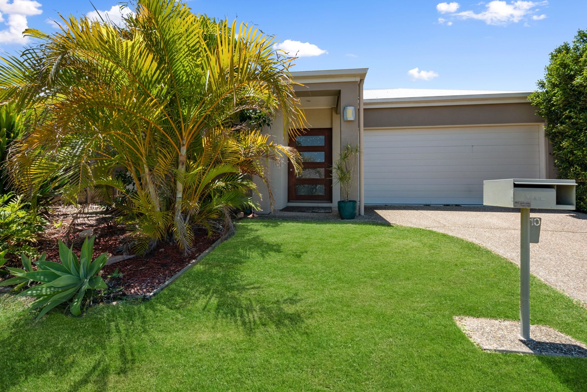 10 Riviera Crescent, North Lakes, QLD 4509