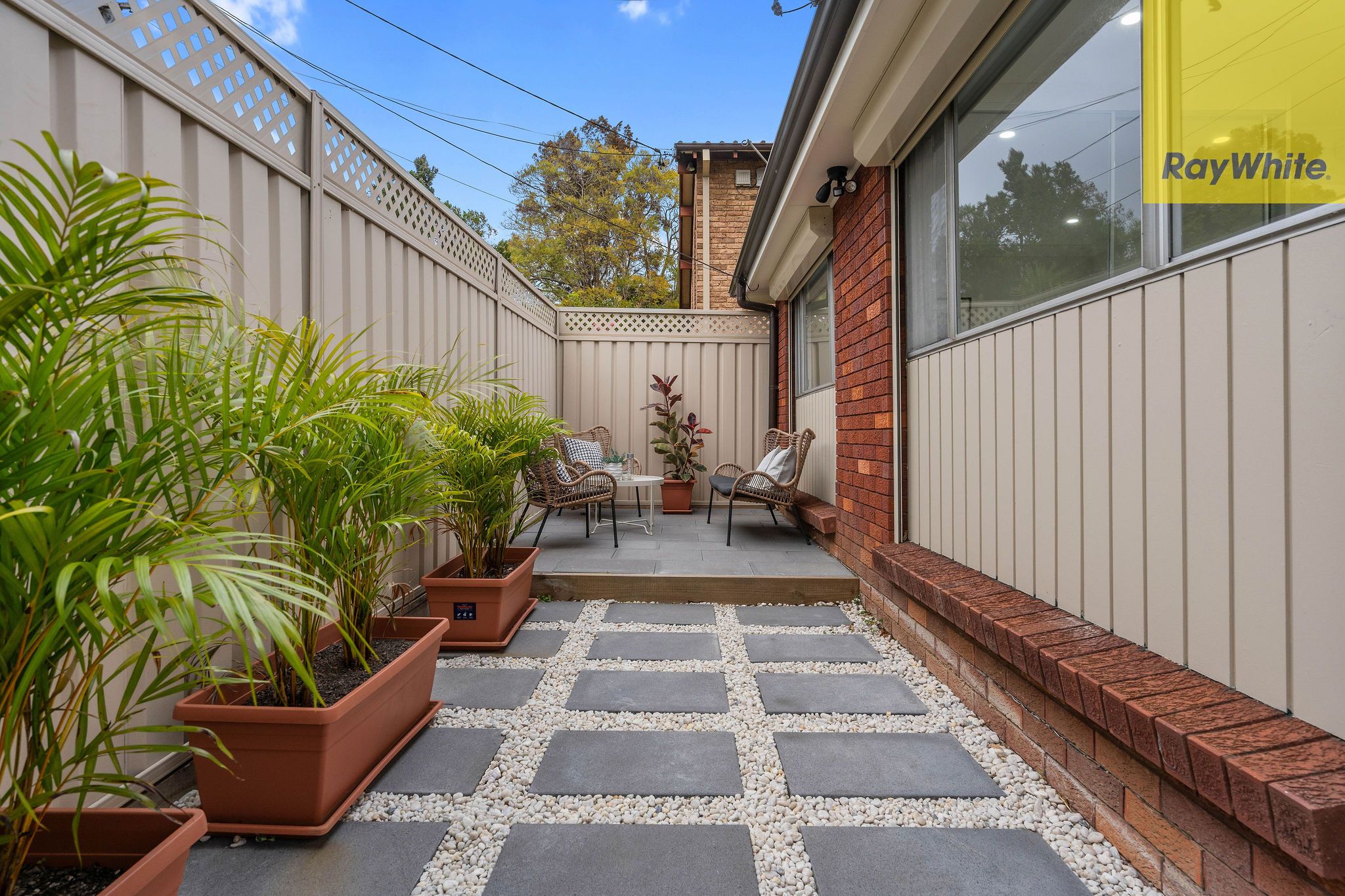979 Henry Lawson Drive — photo 11 of 16