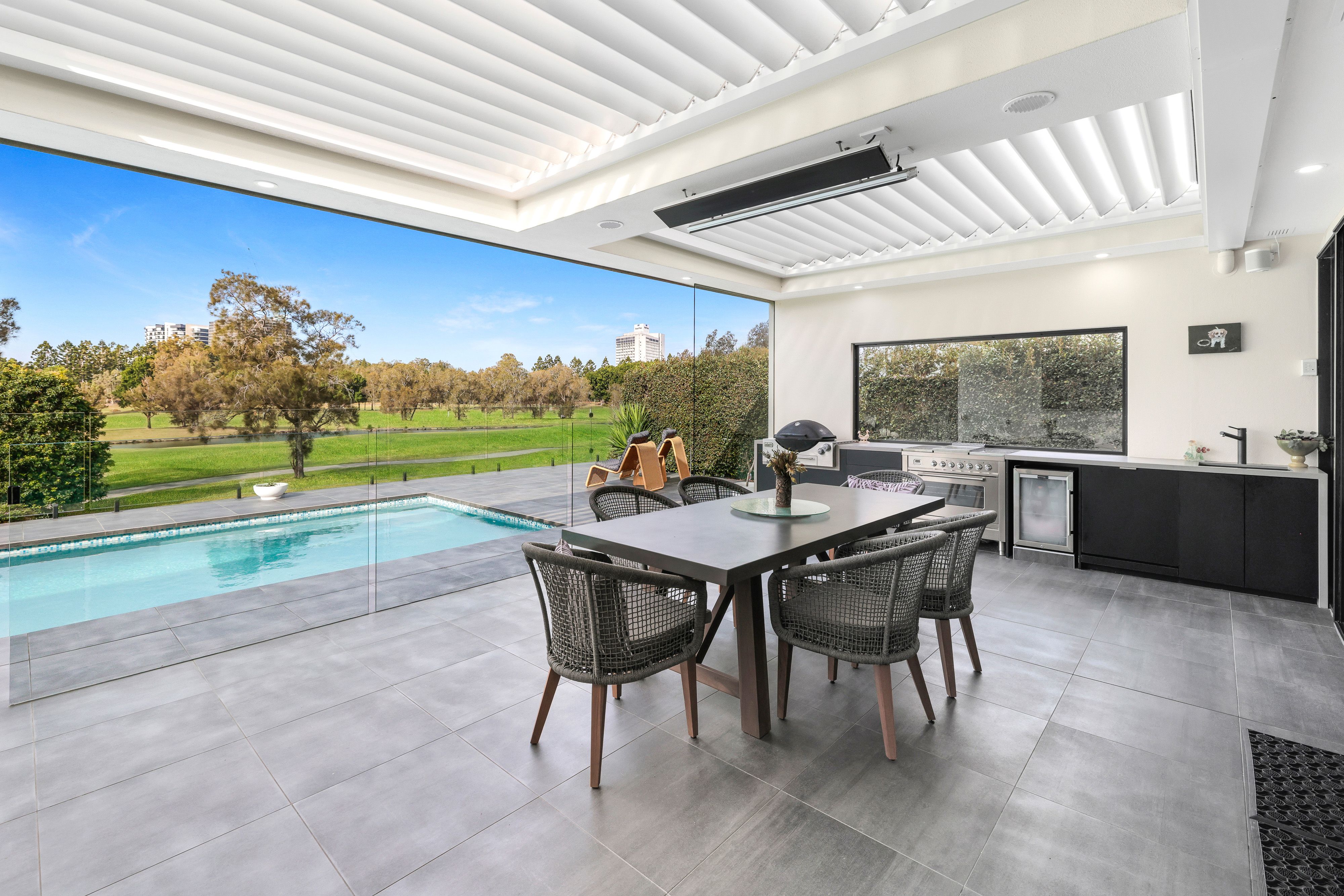 12 The Boulevarde, Benowa QLD 4217