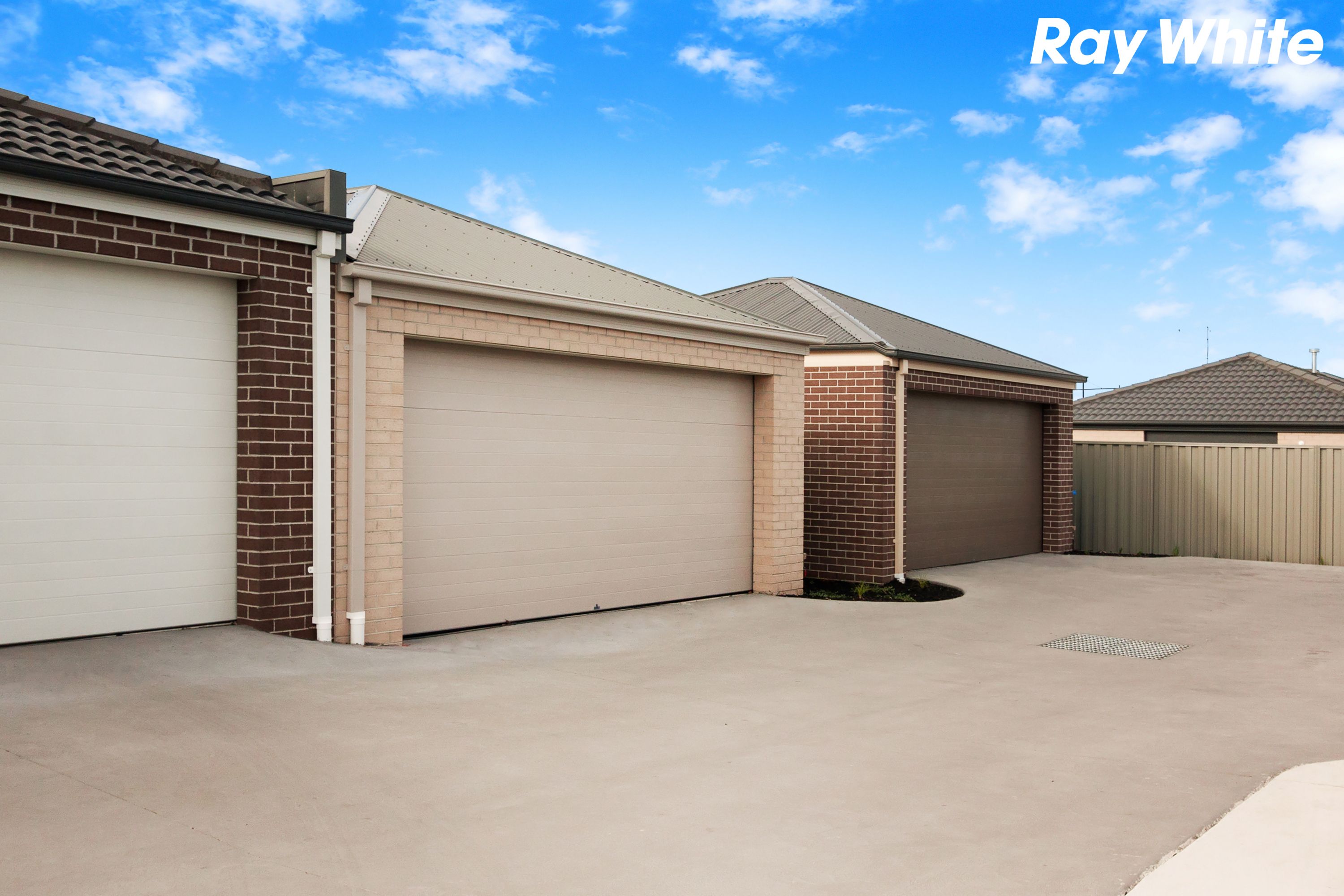 2 Renlik Circuit, Cranbourne North, VIC 3977