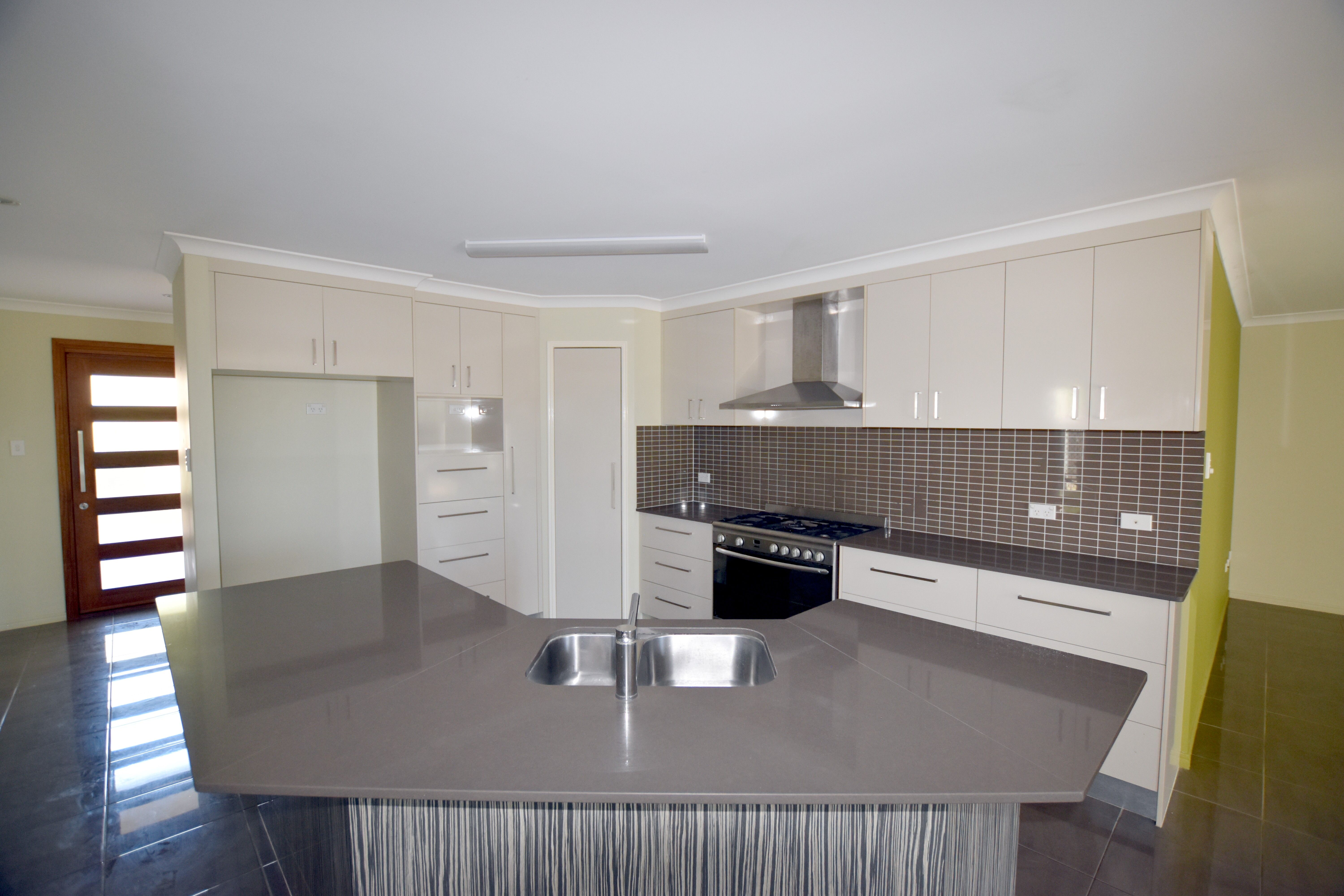 15 Koowin Drive, Kirkwood, QLD 4680