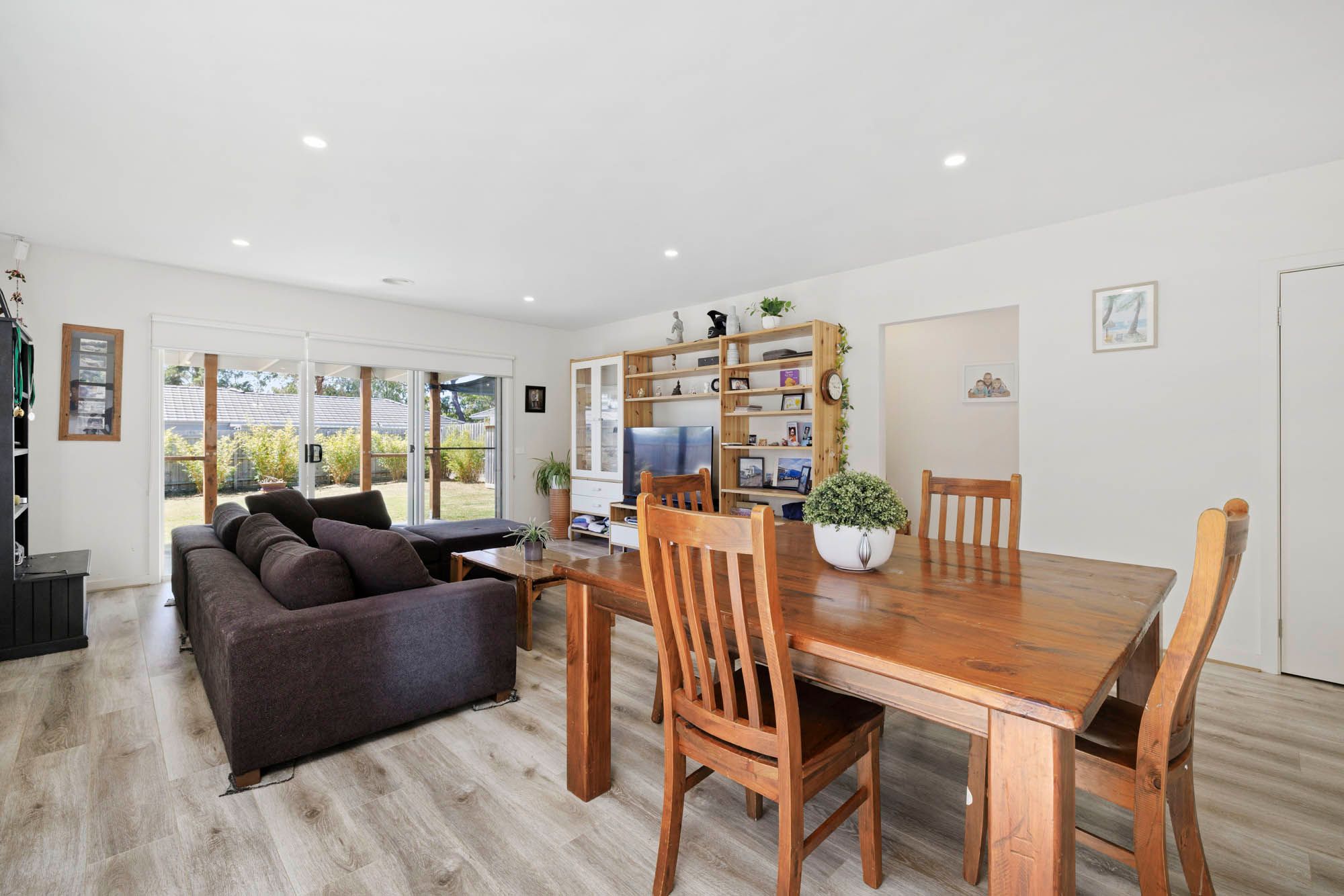 38 Oakwood Court — photo 4 of 14