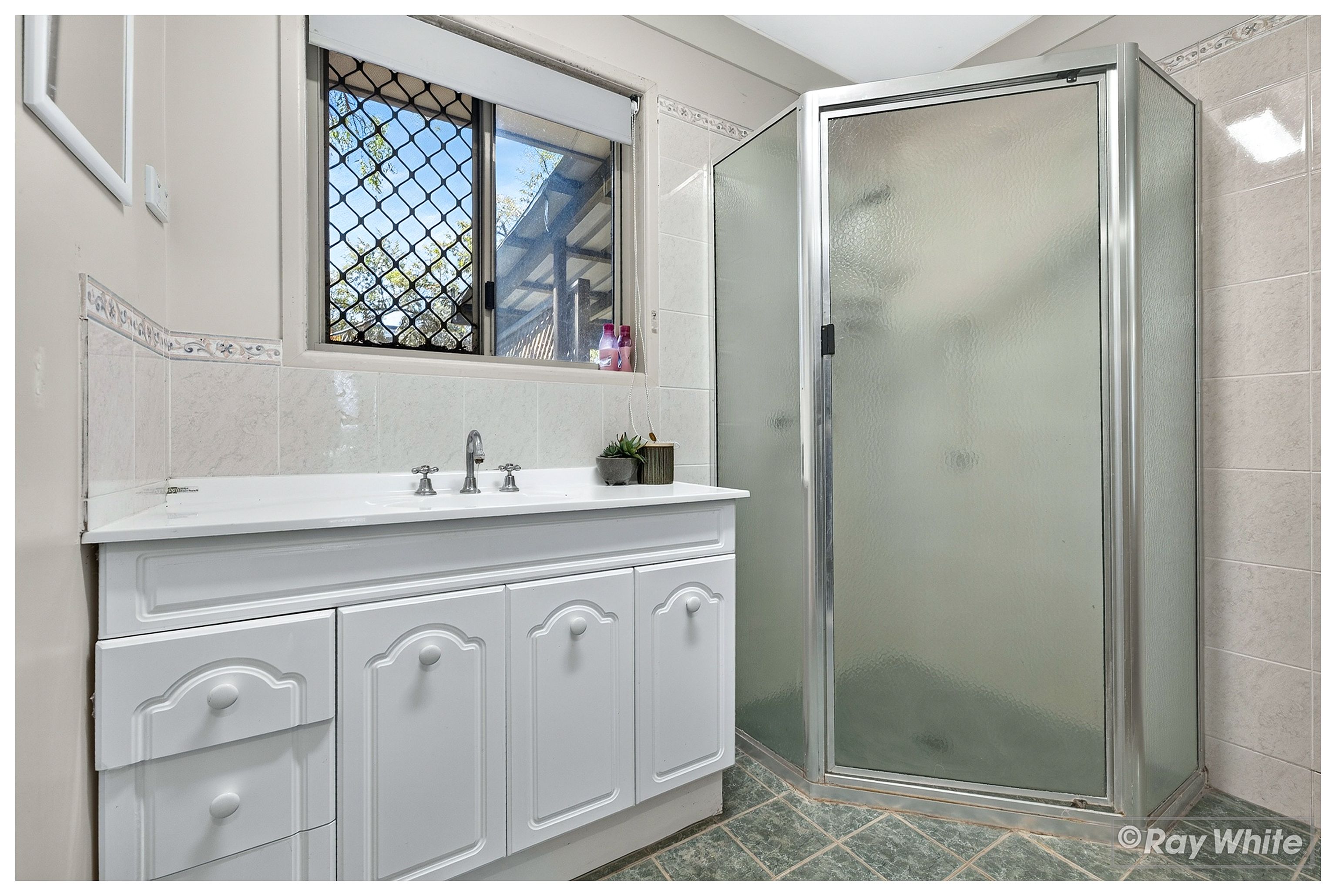 382 Feez Street — photo 15 of 29