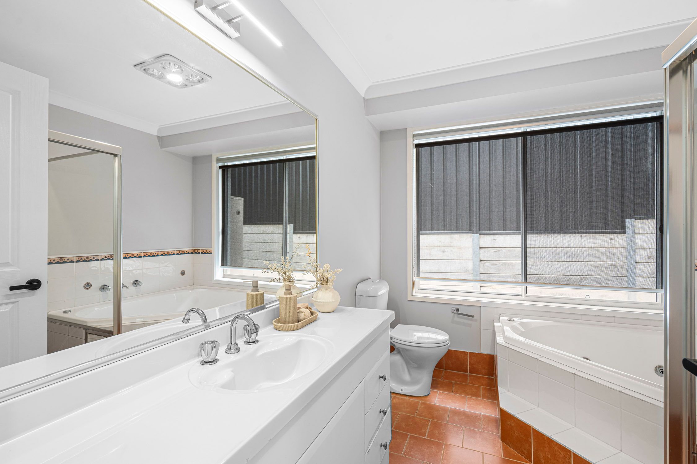 12 Sandringham Close — photo 15 of 18