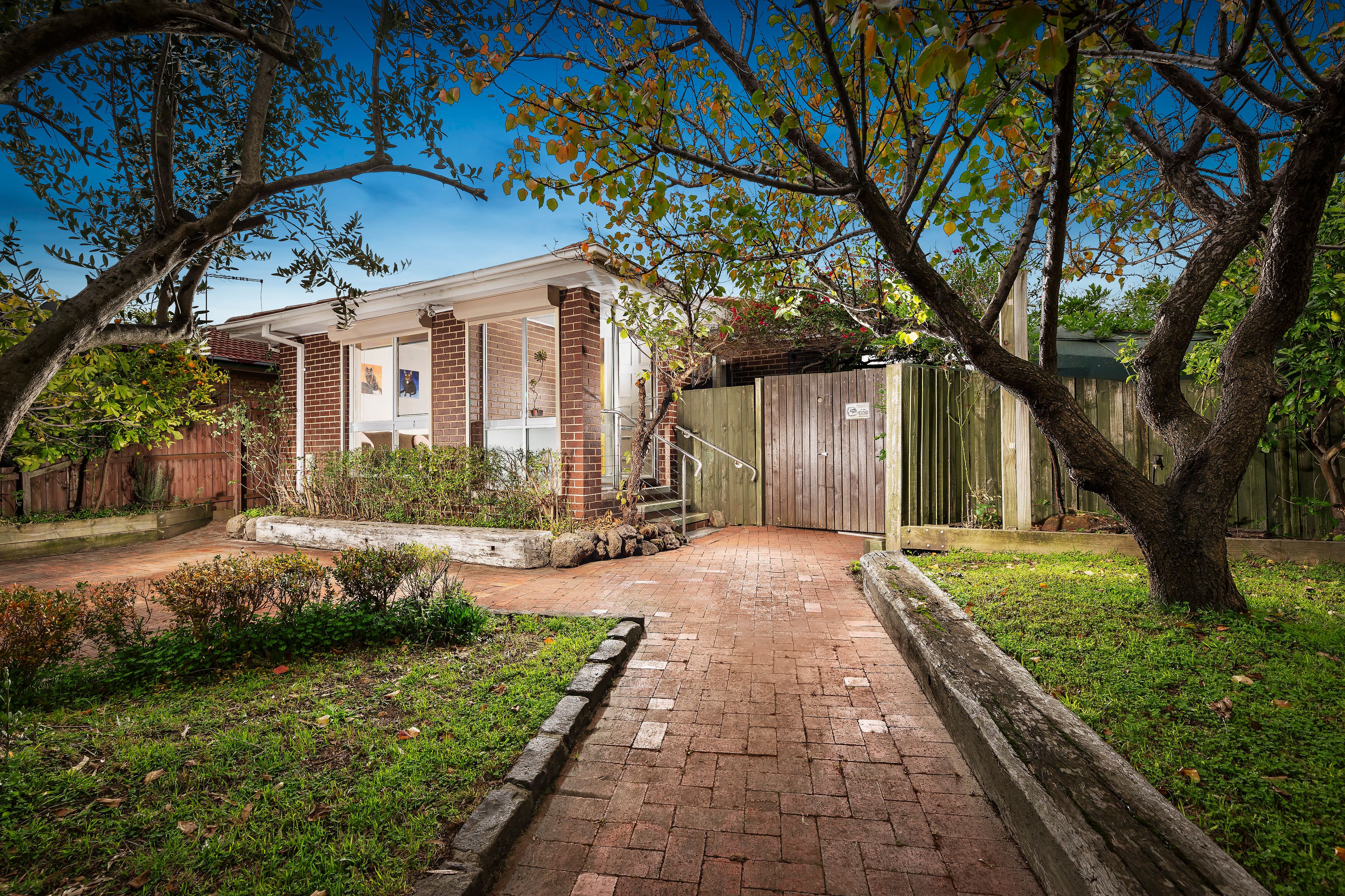 2 Cuthbert Drive, Mill Park VIC 3082
