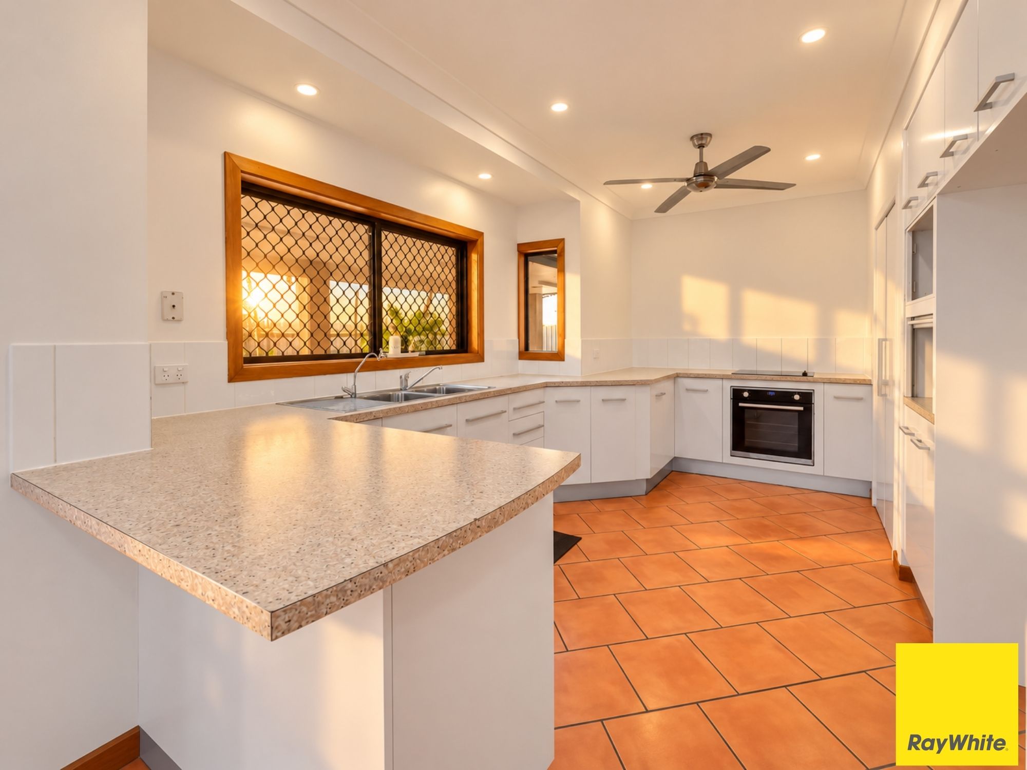 7 Whittaker Close — photo 9 of 30