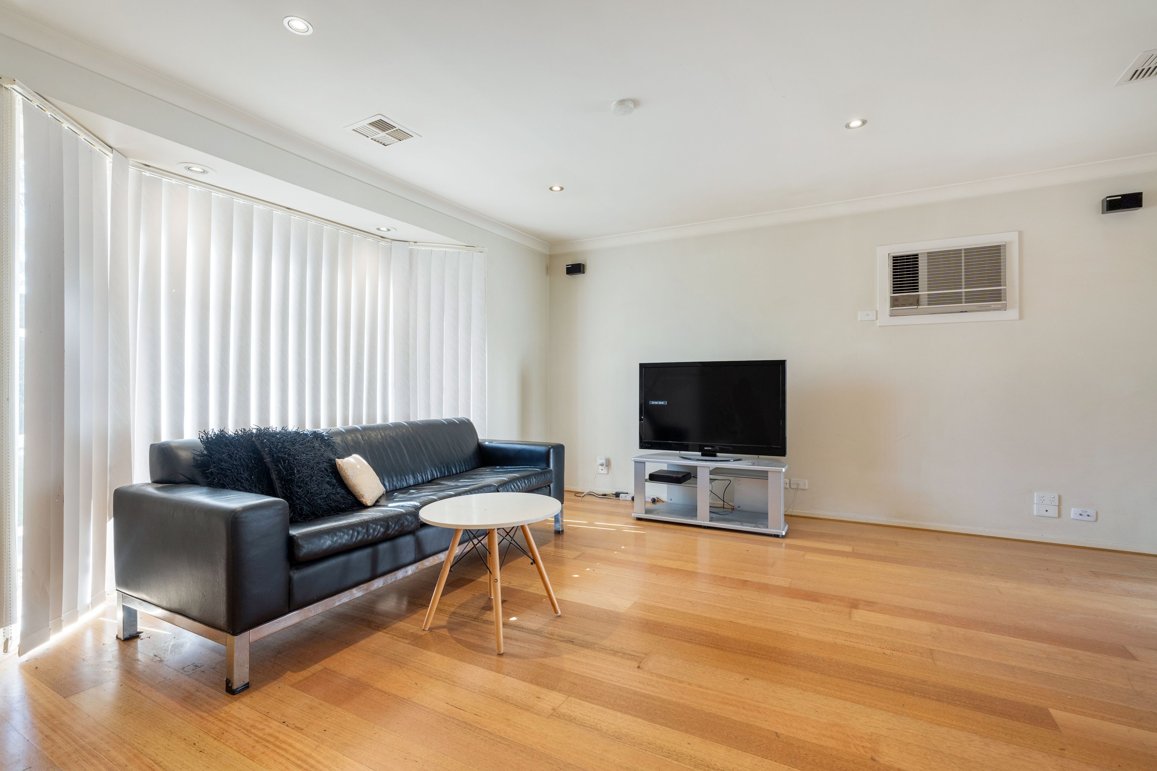 19 Beacon Hills Crescent — photo 3 of 21