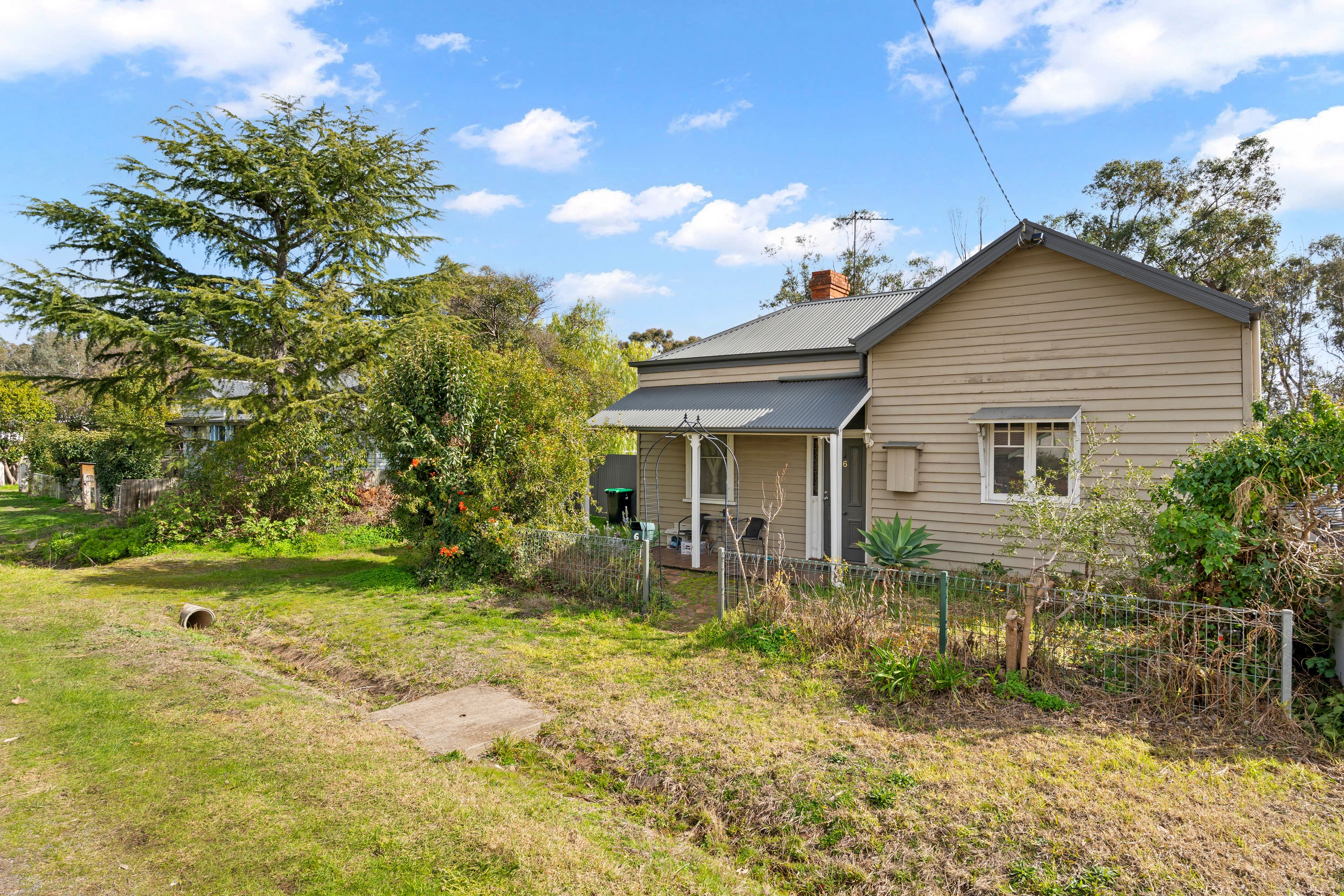 6 Hinton Street, EUROA, VIC 3666